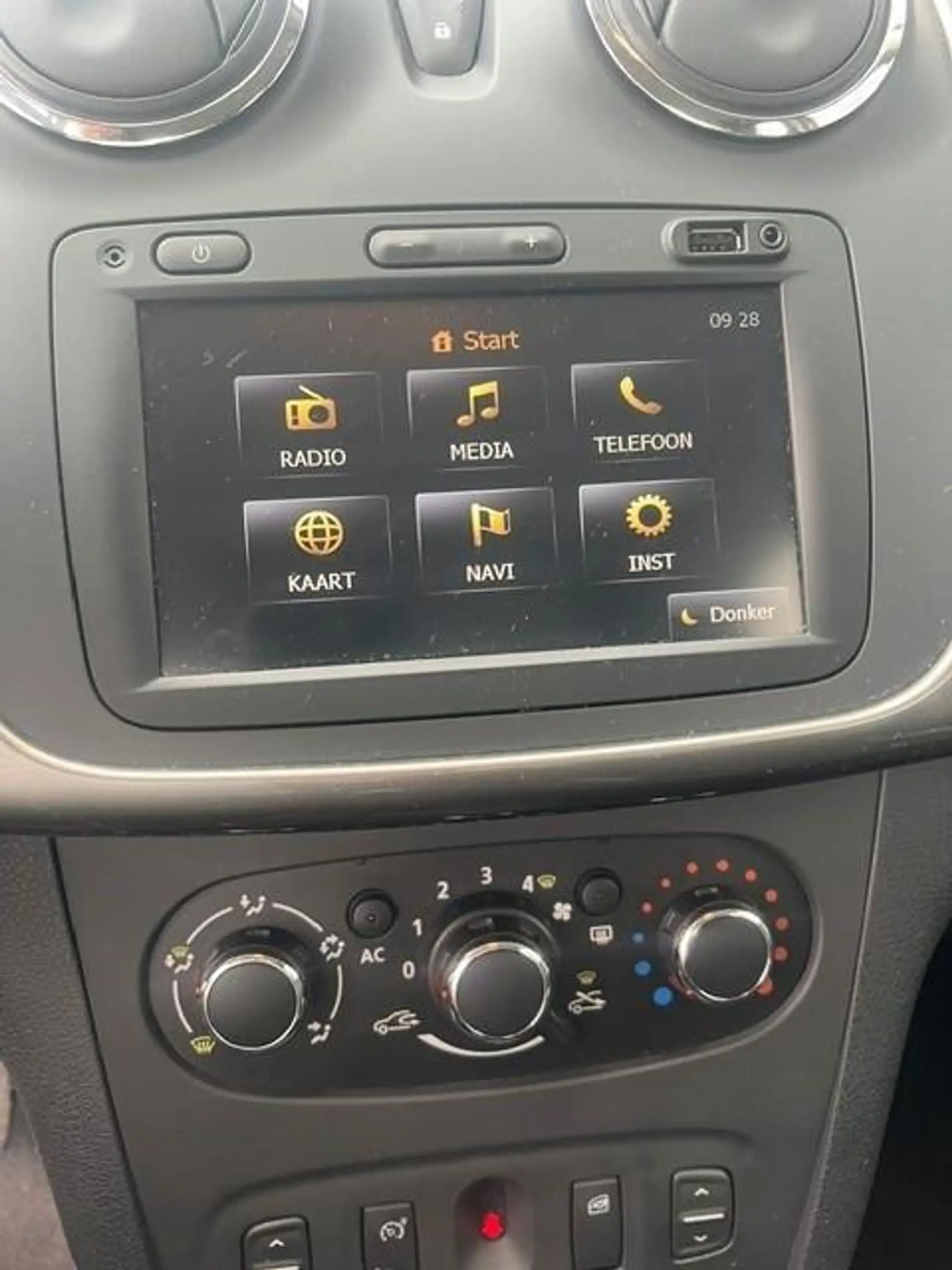 Dacia Sandero 0.9 TCe Stepway Lauréate — photo 15