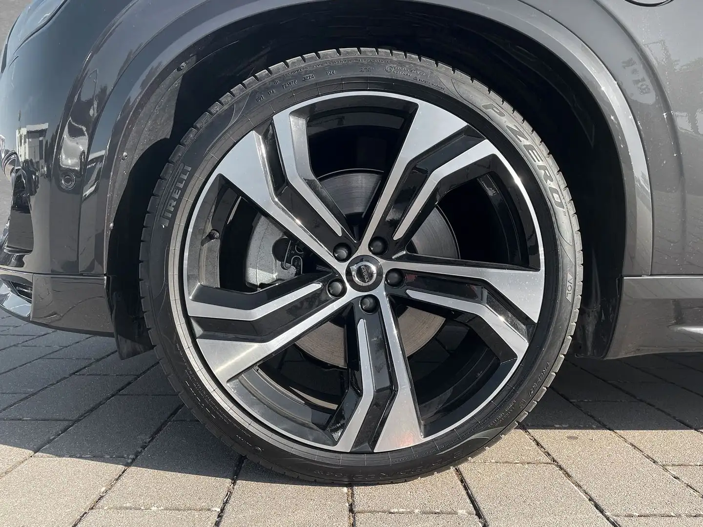 Volvo XC90 T8 AWD Plus Dark Automatik 7-Sitzer AHK ACC Grau - 2
