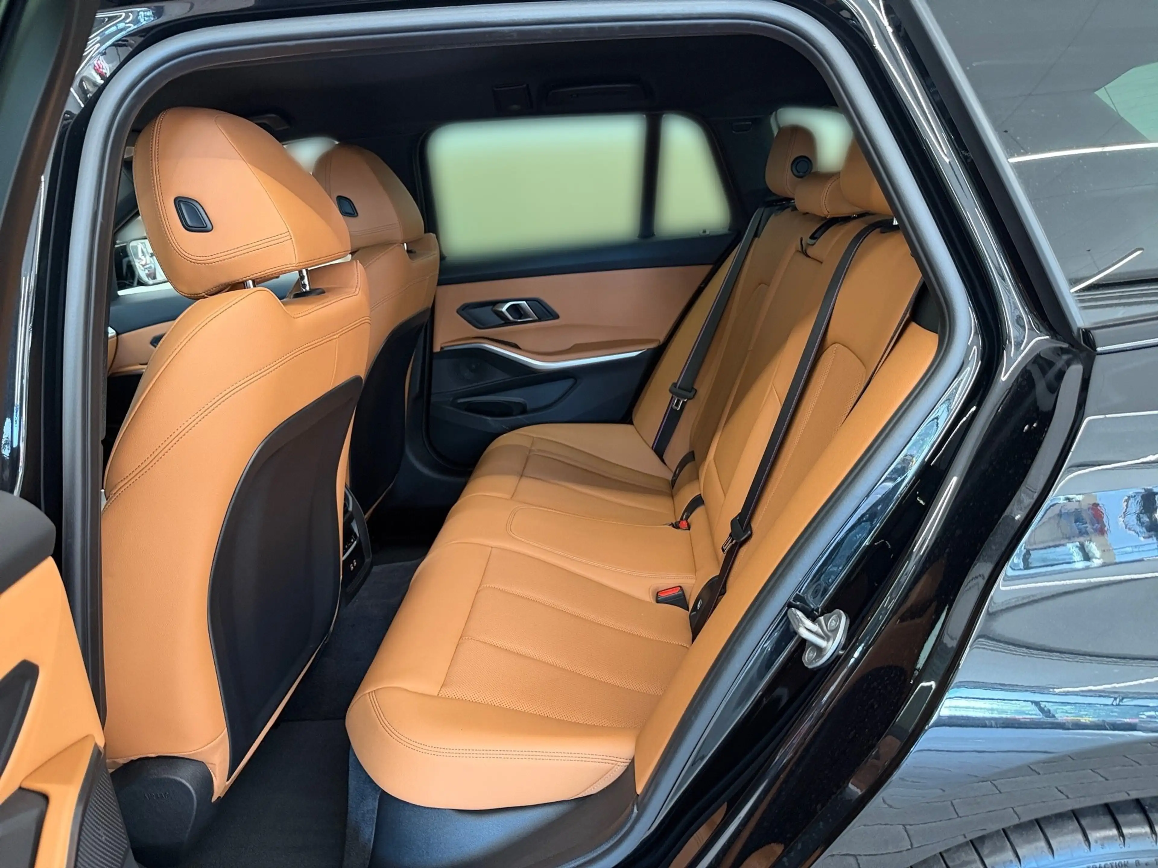 BMW 330 e xDrive — photo 6