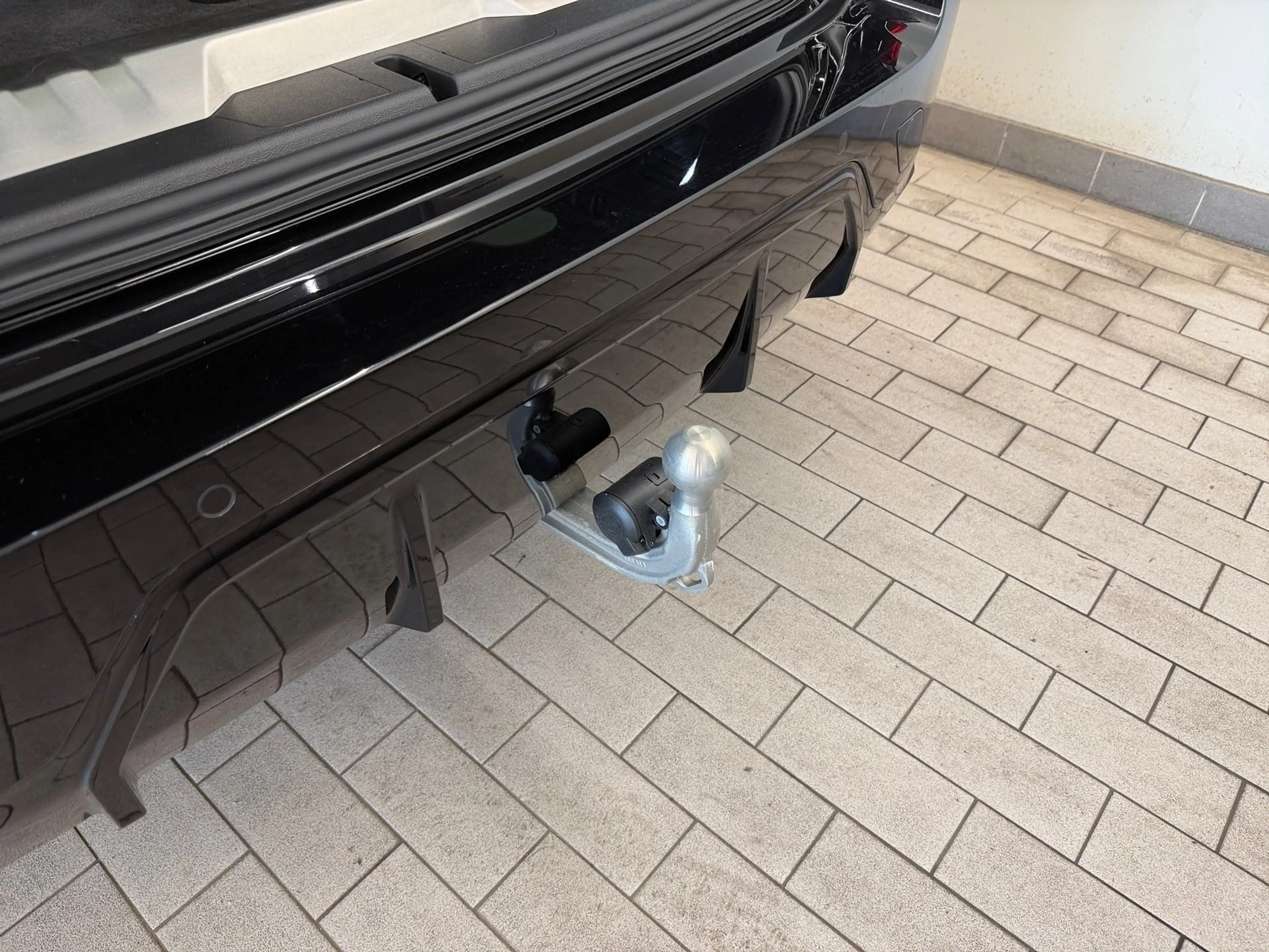 BMW 330 e xDrive — photo 11