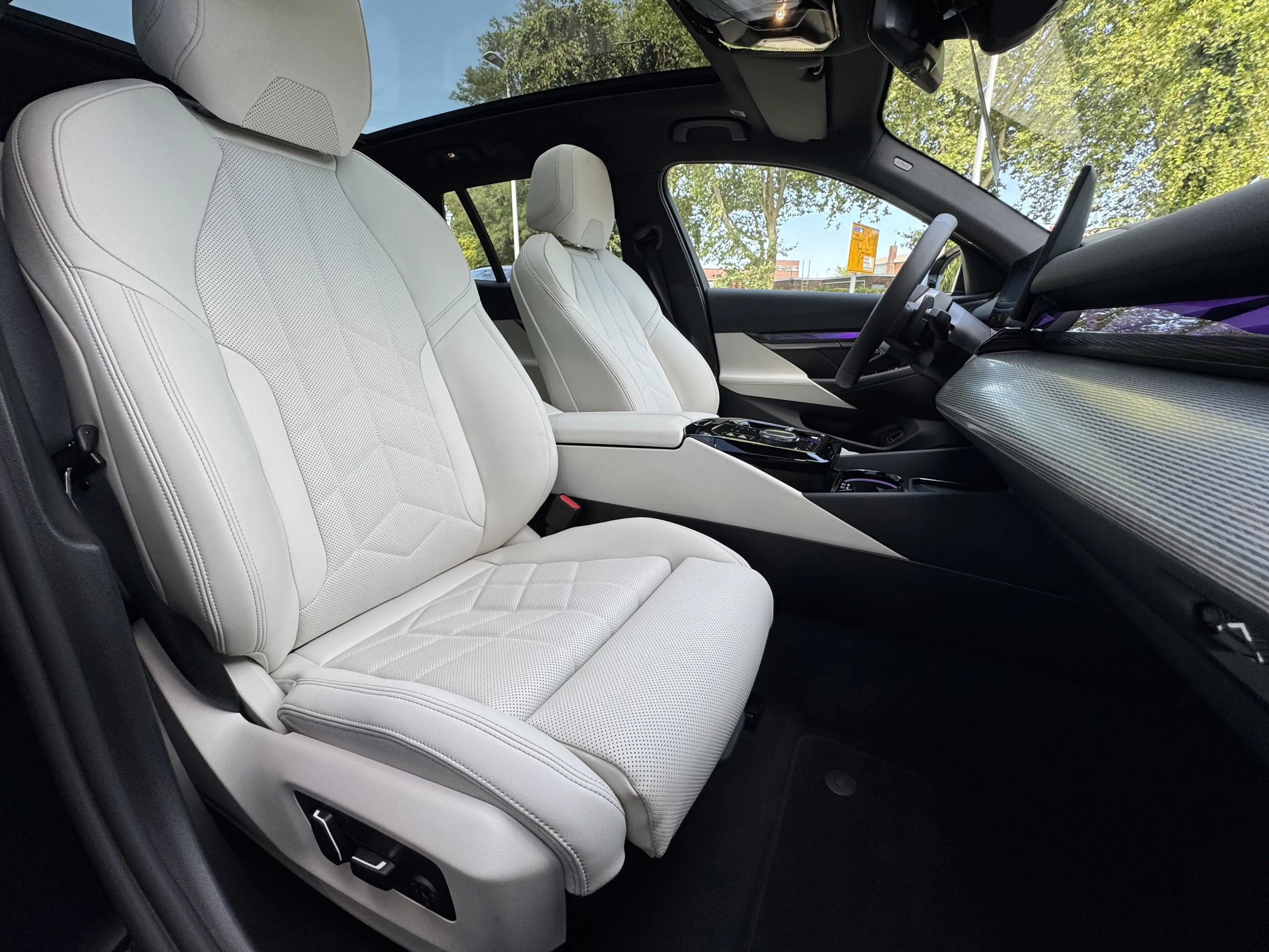 BMW 550 e xDrive Tou M Sport AHK PANO Ad.Fahr.Pro B&W — photo 7