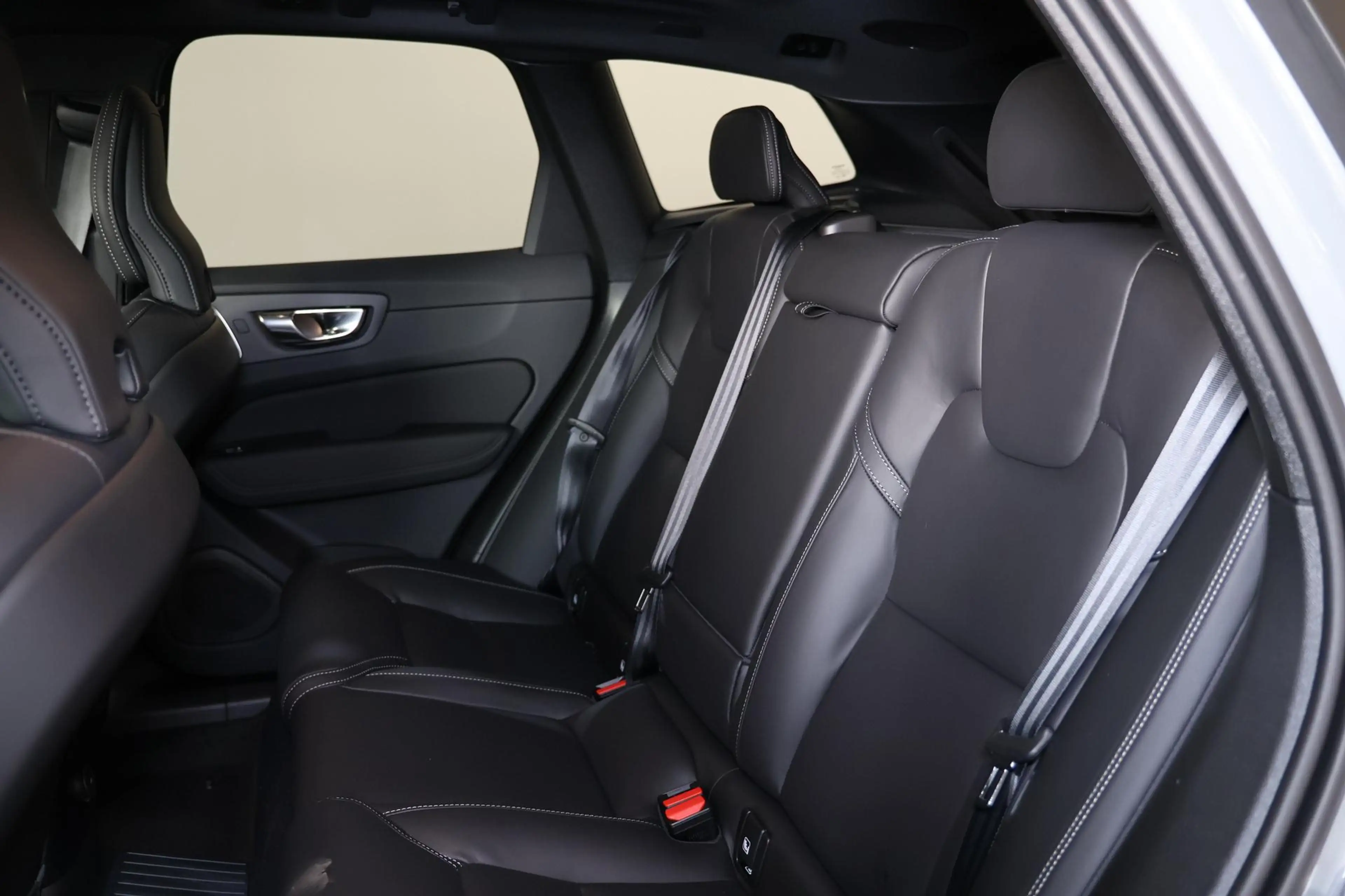 Volvo XC60 T8 Recharge AWD Ultra Black Edition Exec - Luchtve — photo 15