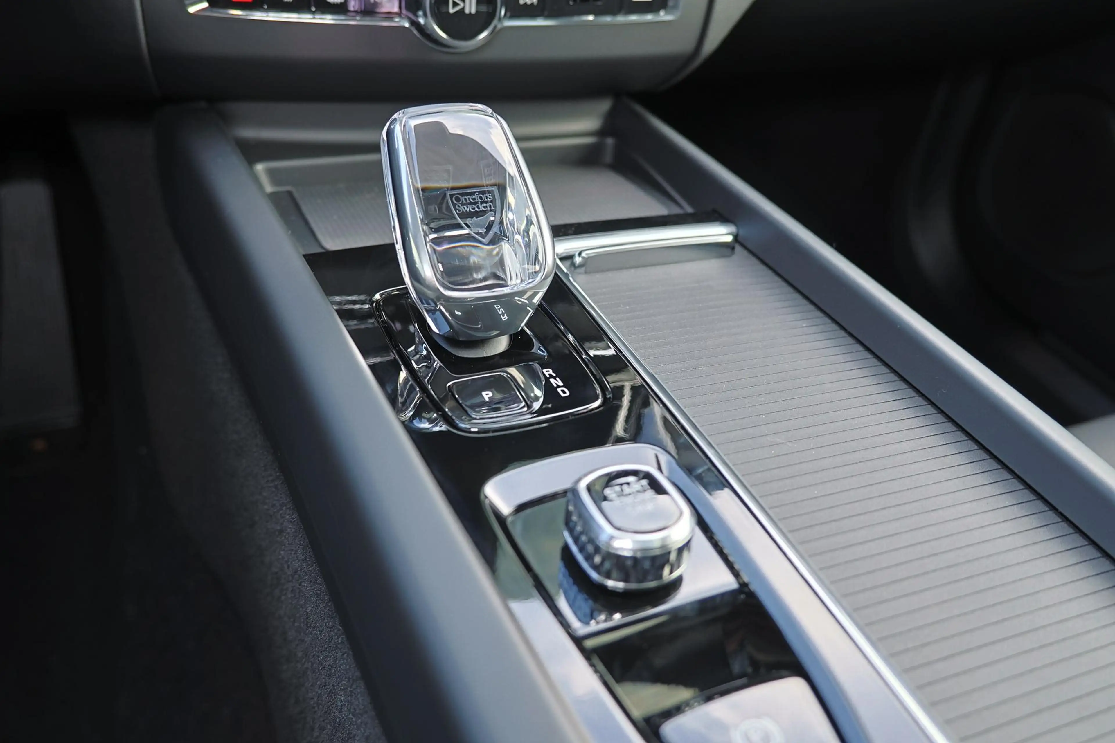 Volvo XC60 T8 Recharge AWD Ultra Black Edition Exec - Luchtve — photo 9