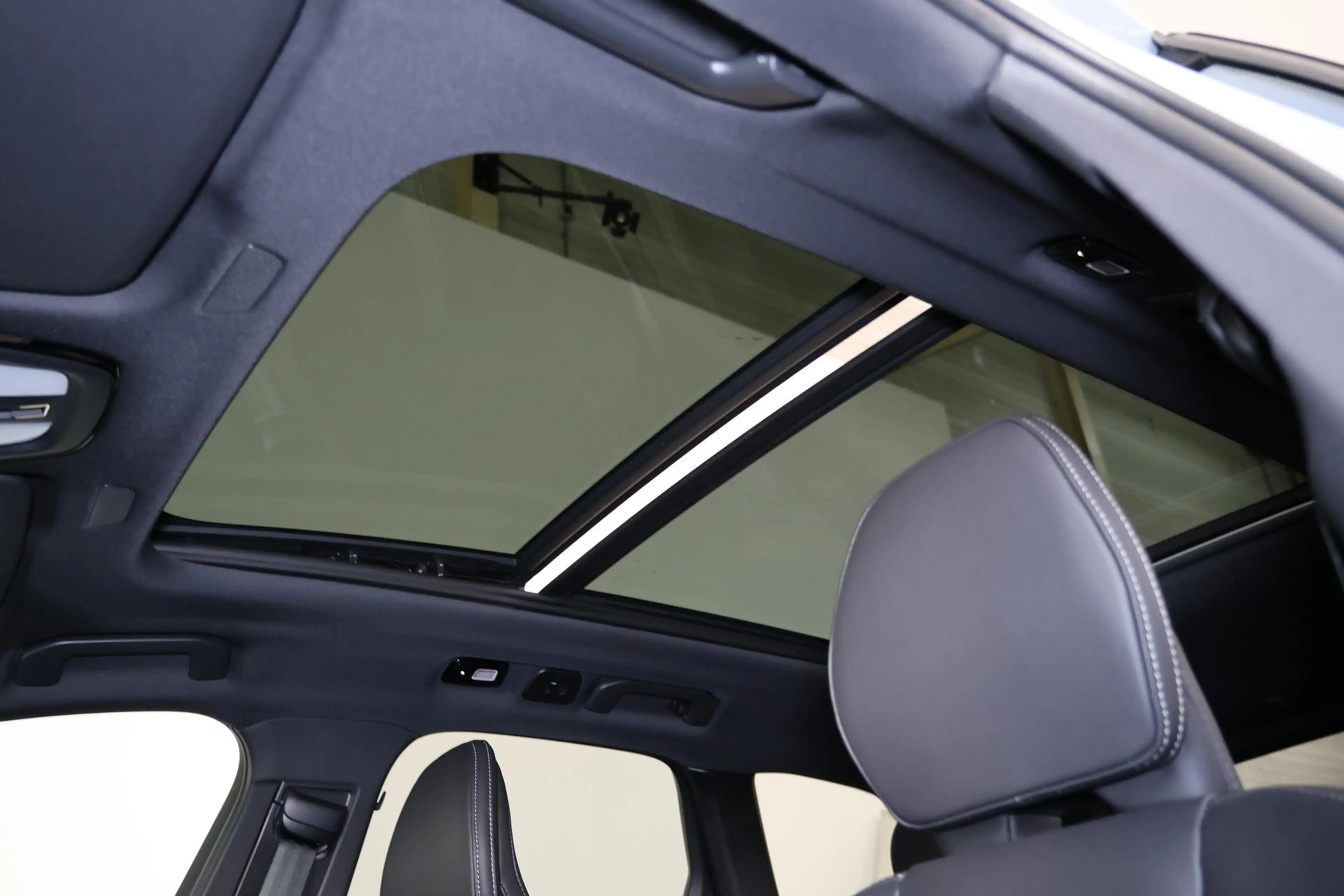 Volvo XC60 T8 Recharge AWD Ultra Black Edition Exec - Luchtve — photo 5