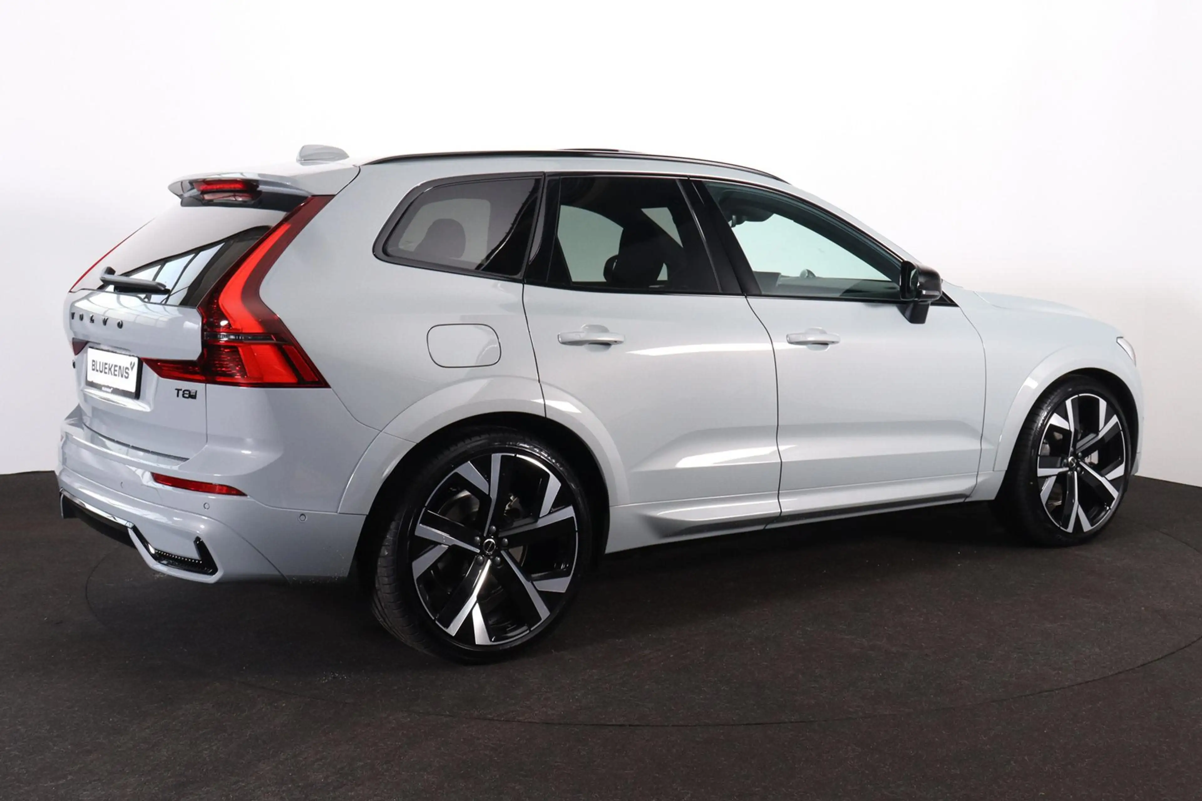 Volvo XC60 T8 Recharge AWD Ultra Black Edition Exec - Luchtve — photo 4