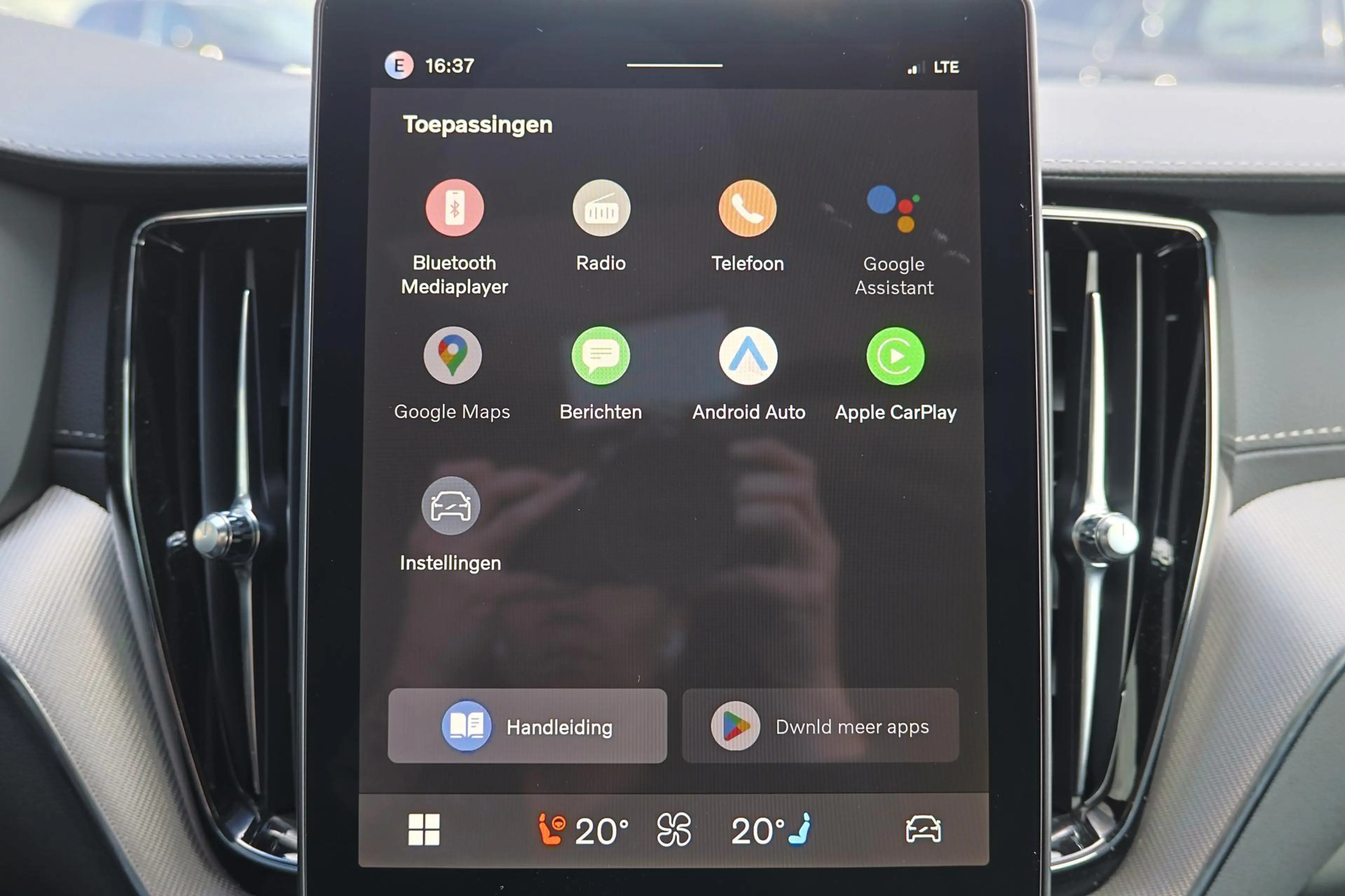 Volvo XC60 T8 Recharge AWD Ultra Black Edition Exec - Luchtve — photo 6