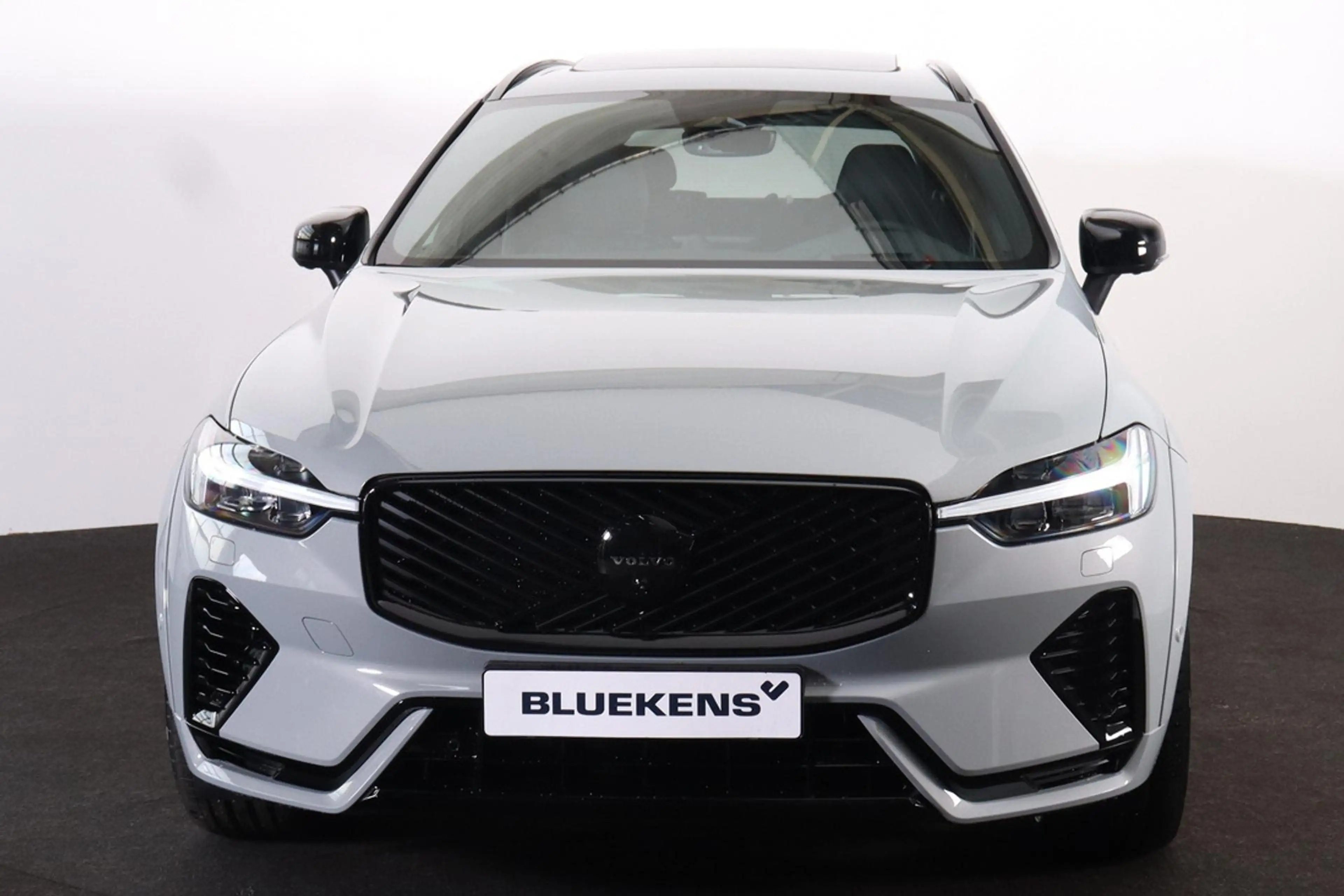 Volvo XC60 T8 Recharge AWD Ultra Black Edition Exec - Luchtve — photo 2
