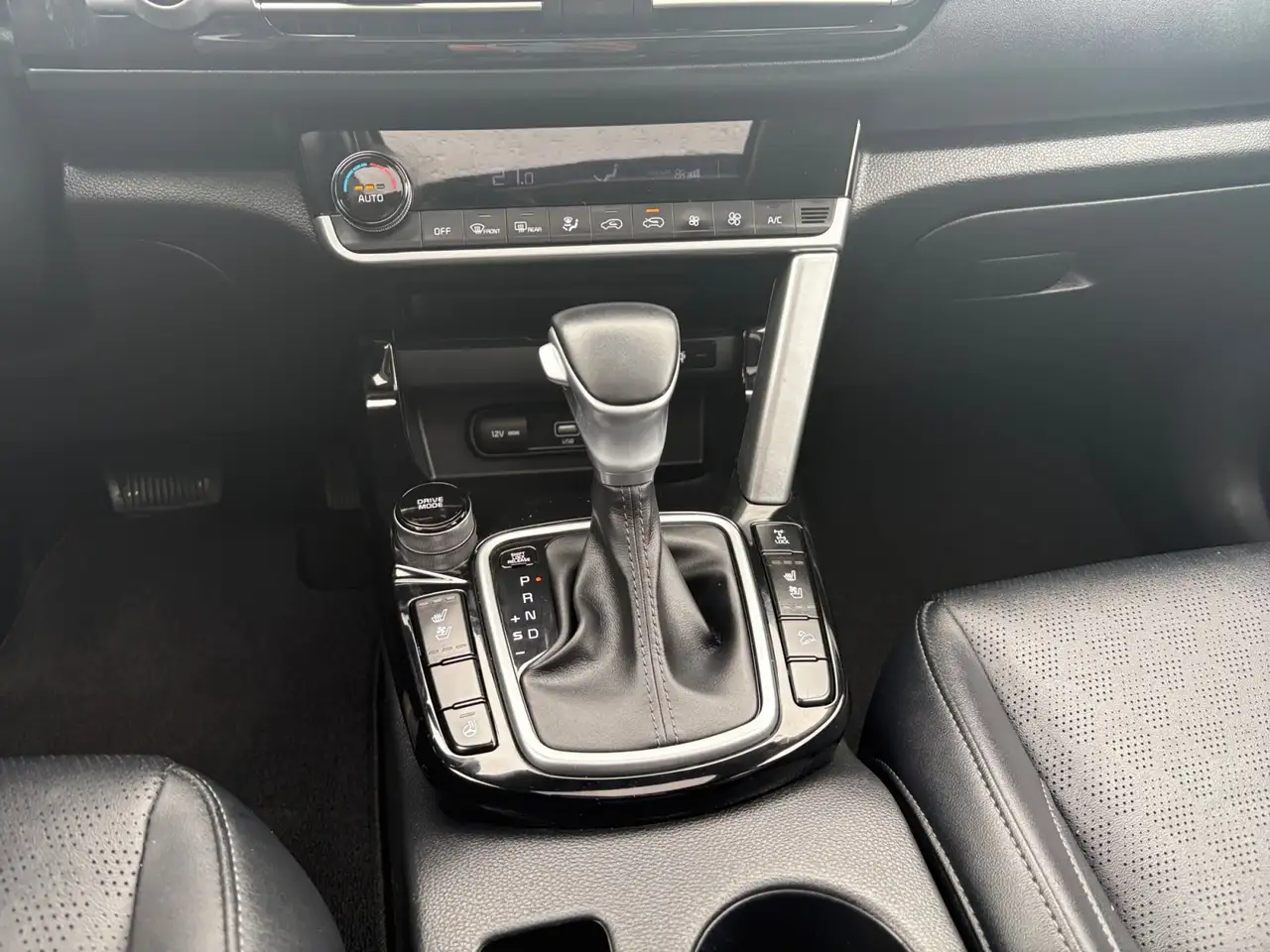 Kia Seltos снимка Kia Seltos