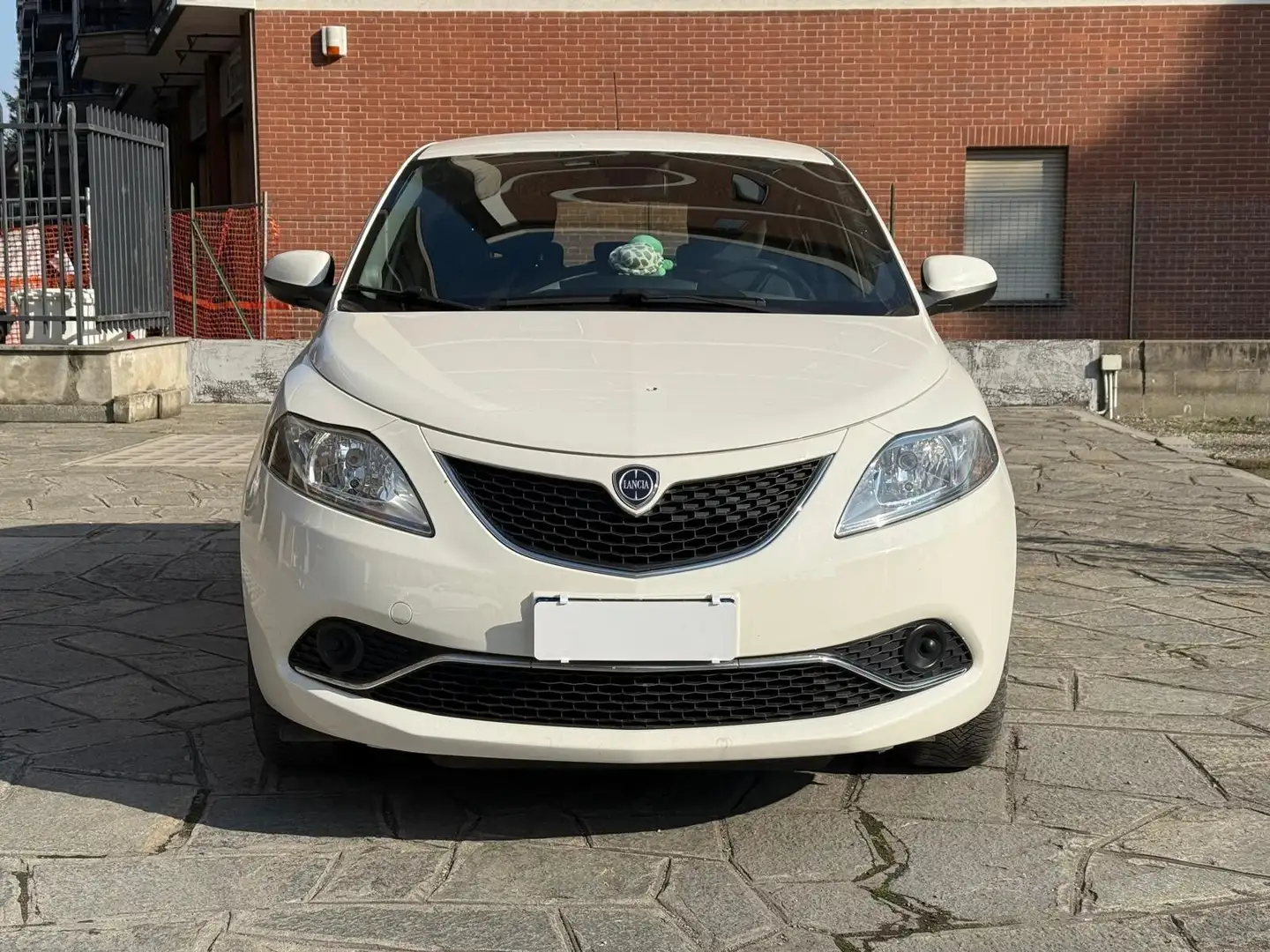Lancia Ypsilon 1.2 69 CV 5 porte GPL Ecochic Silver Weiß - 1