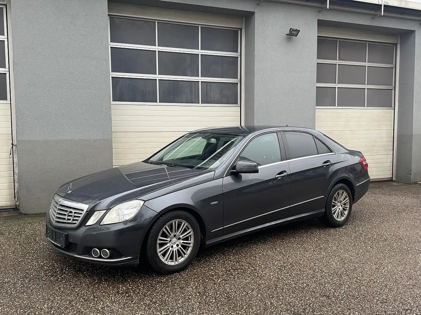 Mercedes-Benz E 220 BlueEfficiency CDI Aut. Blau - 1