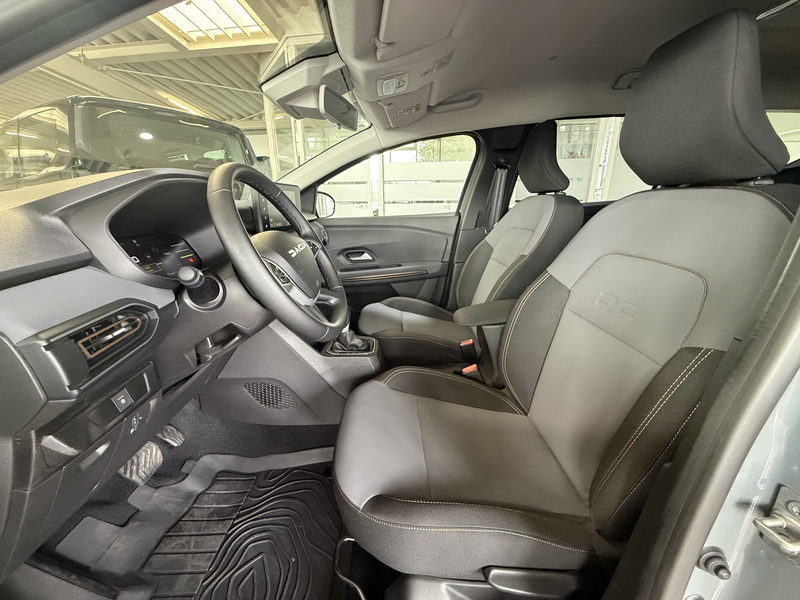 Dacia Jogger Hybrid 140 Extreme 7-Sitzer NAV TW SH GJR — photo 15