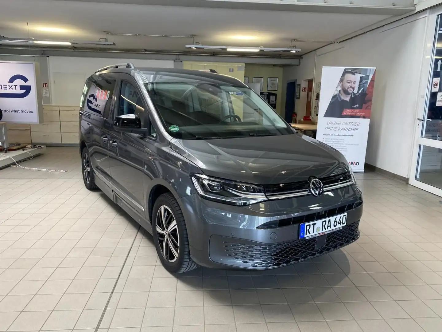 Volkswagen Caddy Cadd 5 Maxi Style inkl. Seiteneinstiegsumbau und S Grau - 1