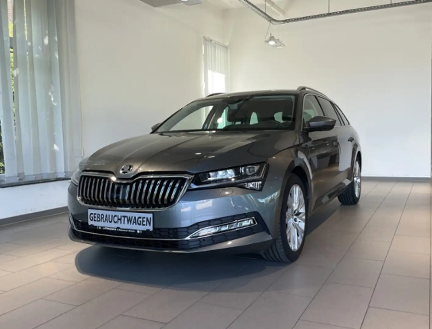 Skoda Superb Kombi 2.0 TDI Style +NAVI+AHK Gris - 2