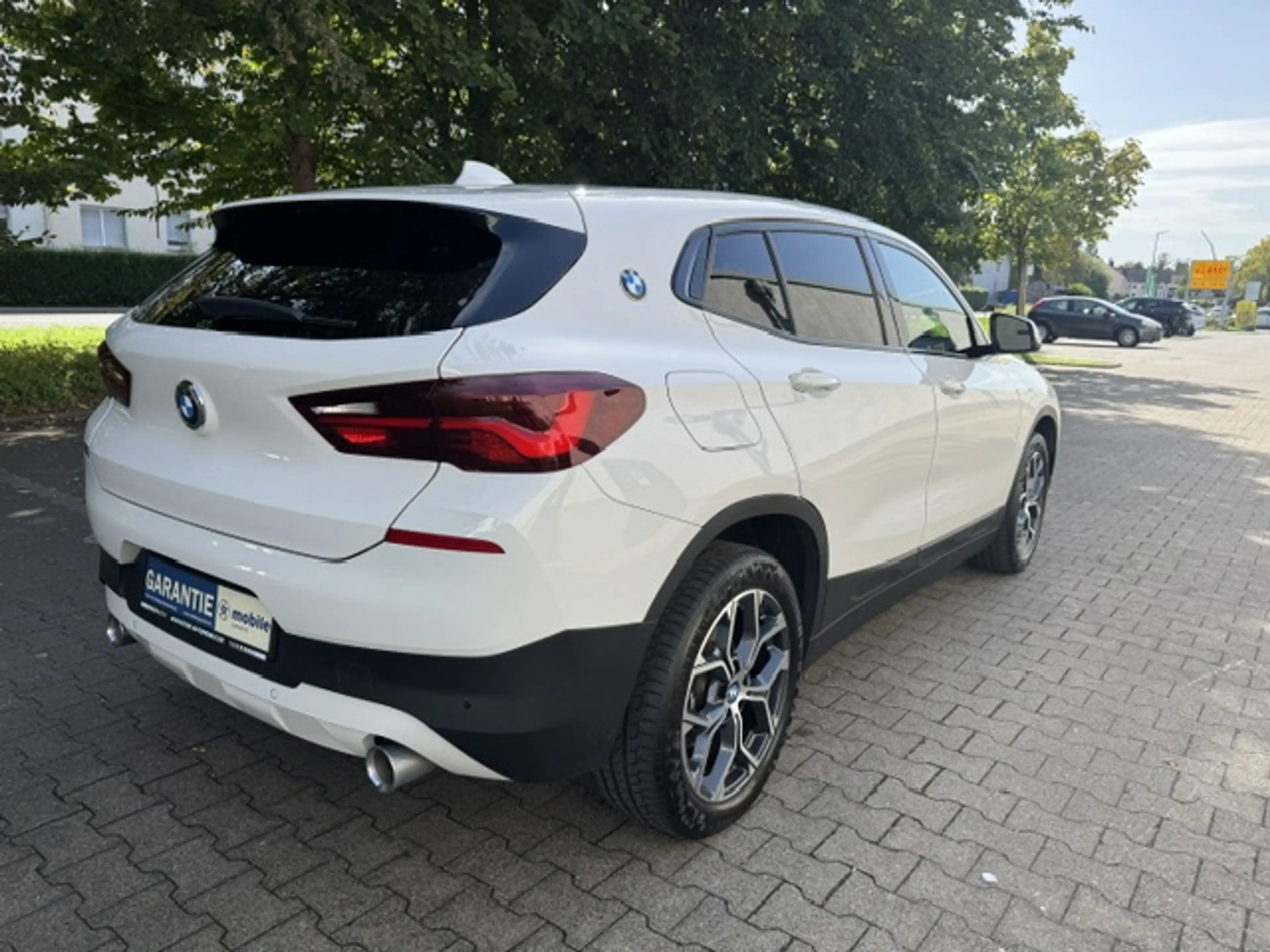 BMW X2 sDrive 18 d Advantage Plus*M-SHADOW LINE*SCHECKHEFT*PANORAMADACH*AMBIENTE* — photo 5
