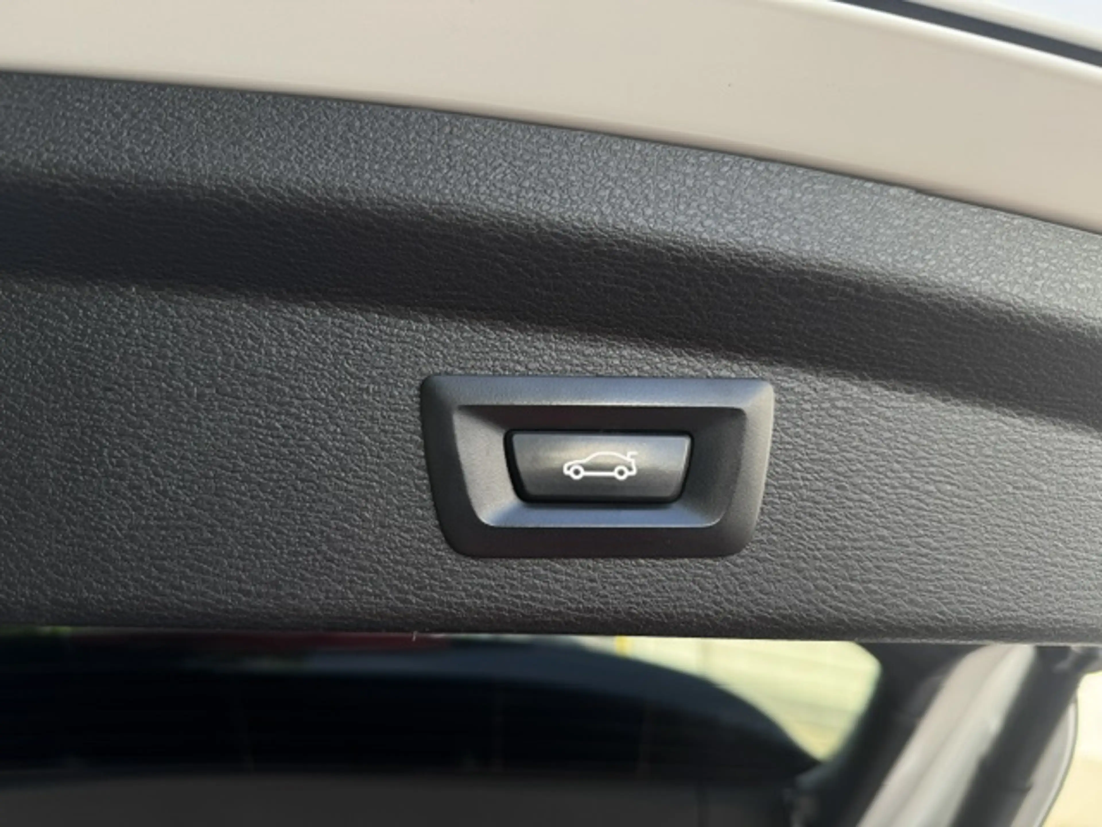 BMW X2 sDrive 18 d Advantage Plus*M-SHADOW LINE*SCHECKHEFT*PANORAMADACH*AMBIENTE* — photo 10