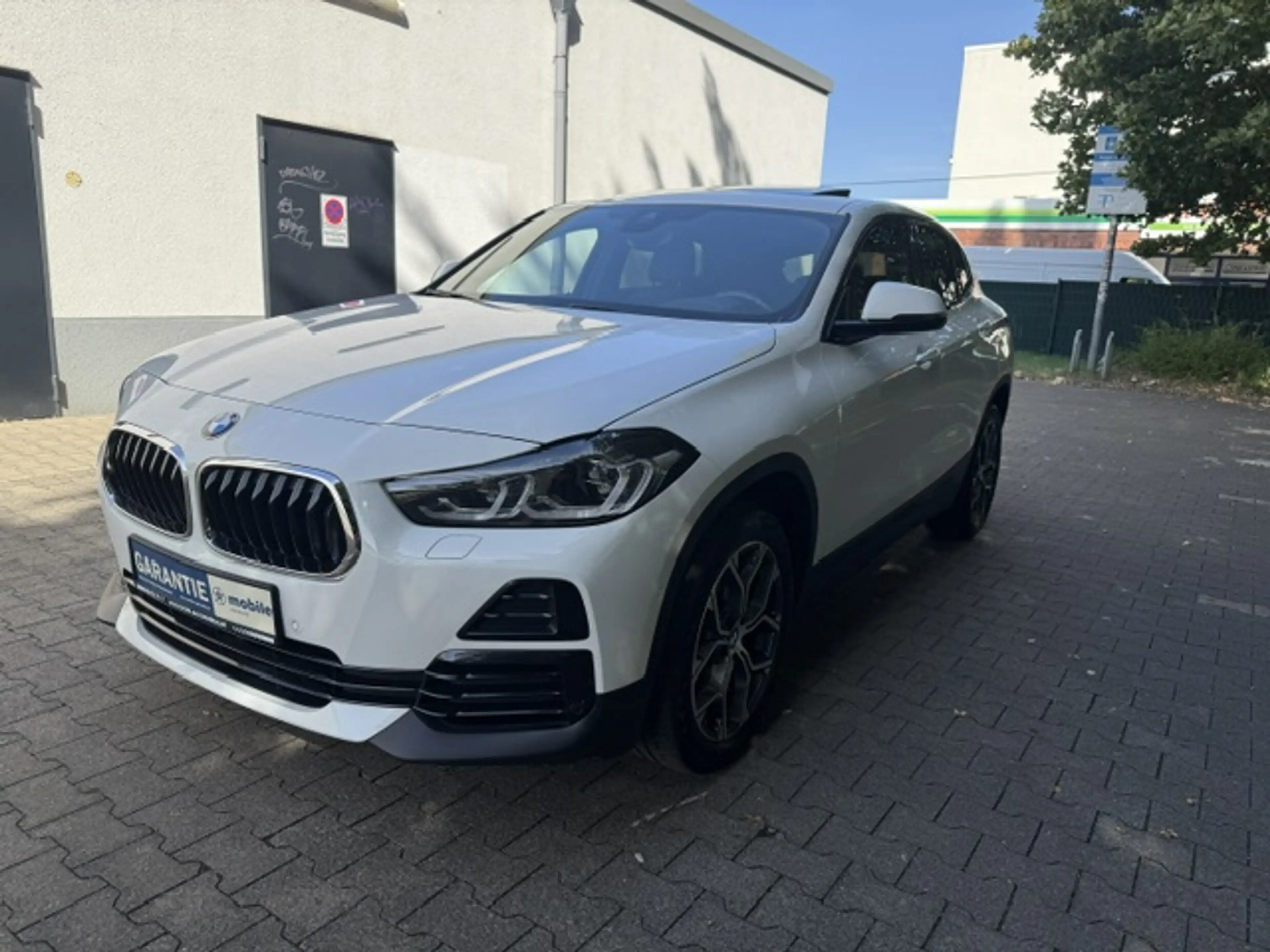 BMW X2 sDrive 18 d Advantage Plus*M-SHADOW LINE*SCHECKHEFT*PANORAMADACH*AMBIENTE*