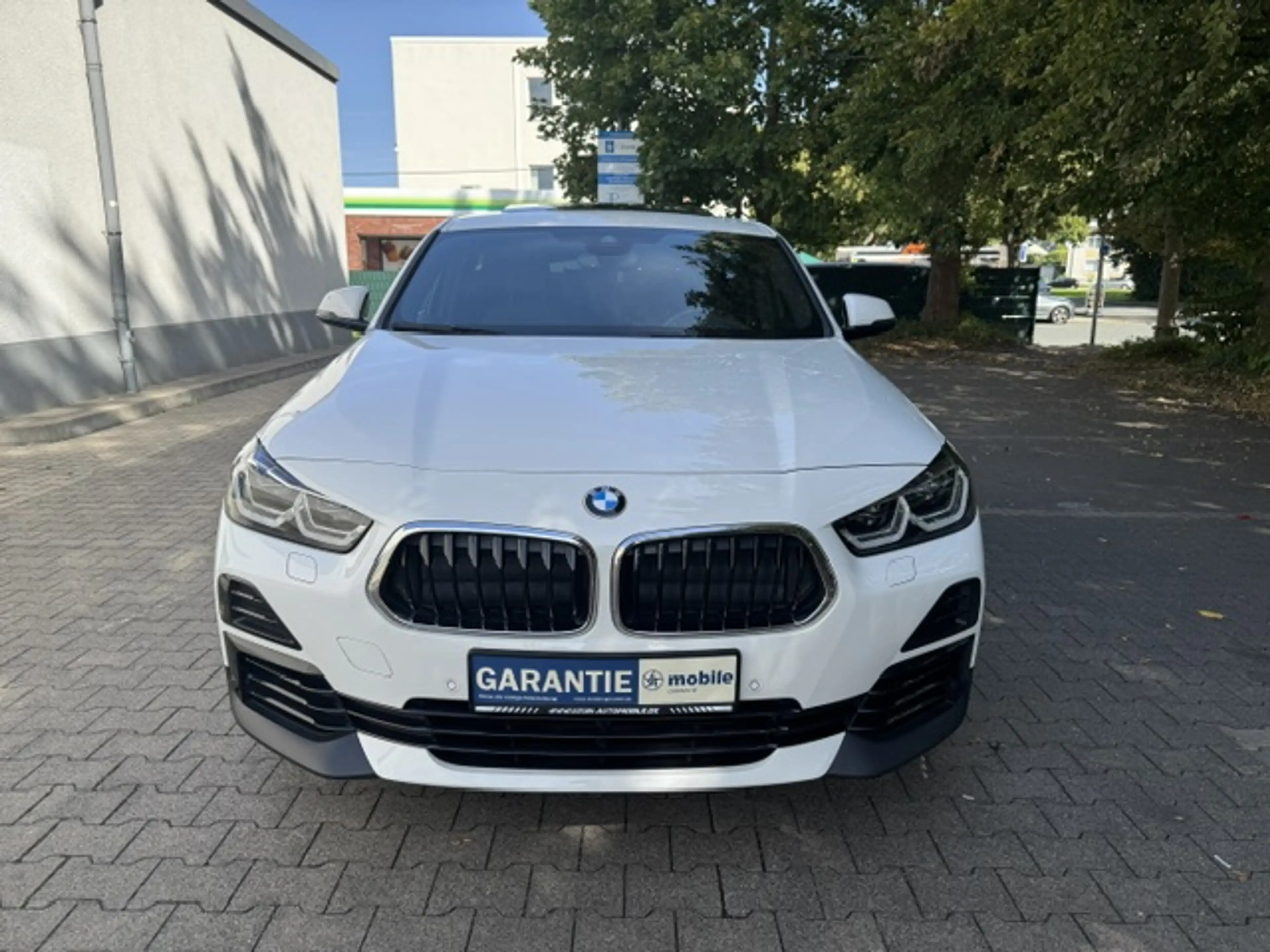 BMW X2 sDrive 18 d Advantage Plus*M-SHADOW LINE*SCHECKHEFT*PANORAMADACH*AMBIENTE* — photo 2