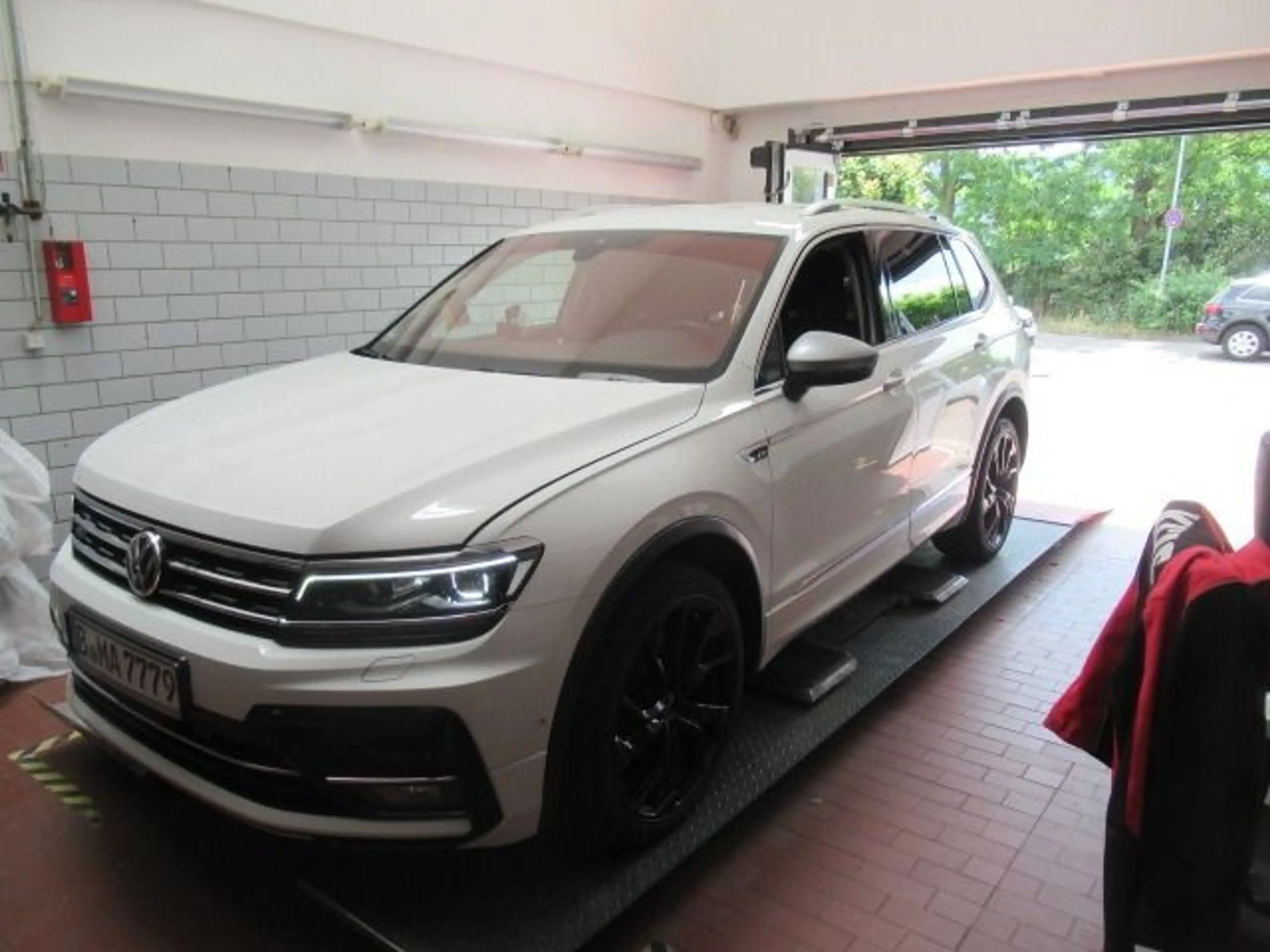 Volkswagen Tiguan Allspace 2.0 TDI Highline 4Motion (EU 6d- — photo 2