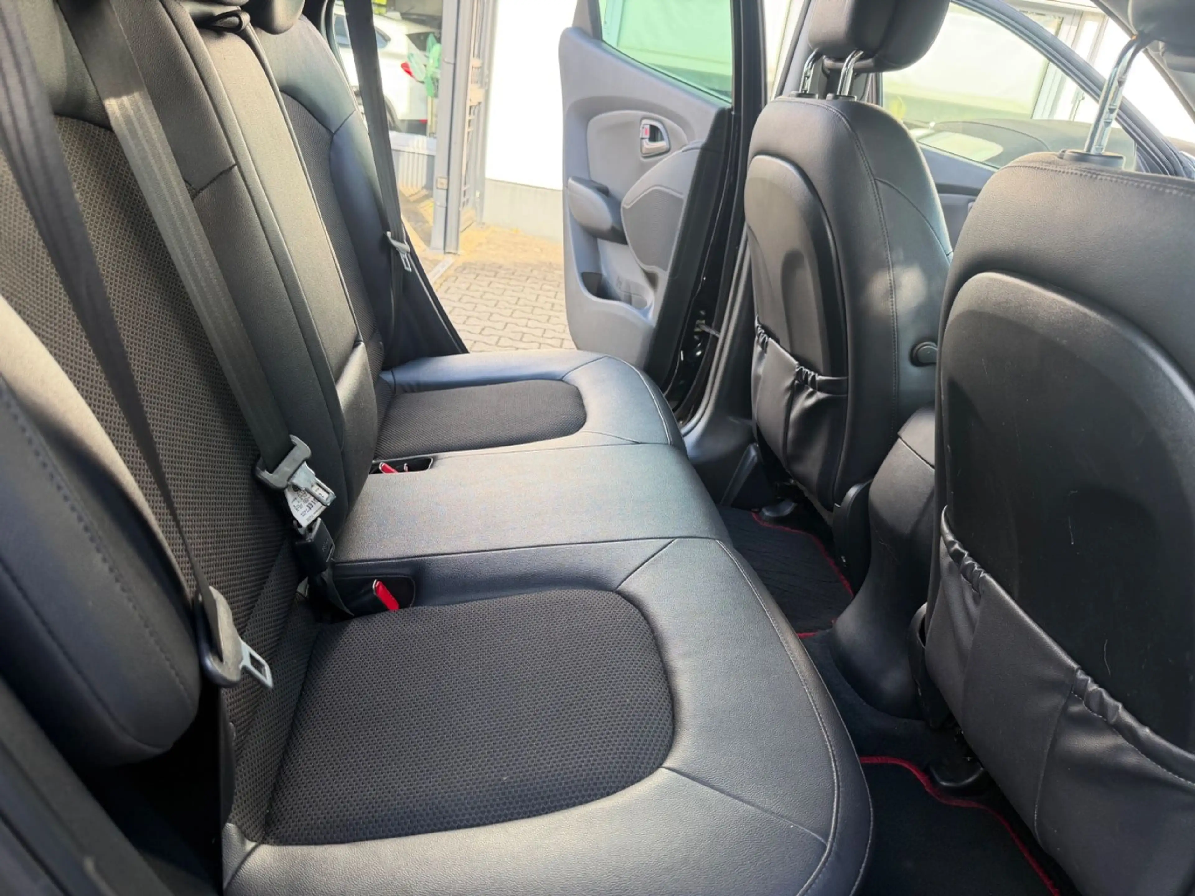 Hyundai iX35 FIFA World Cup Edition 2WD — photo 12