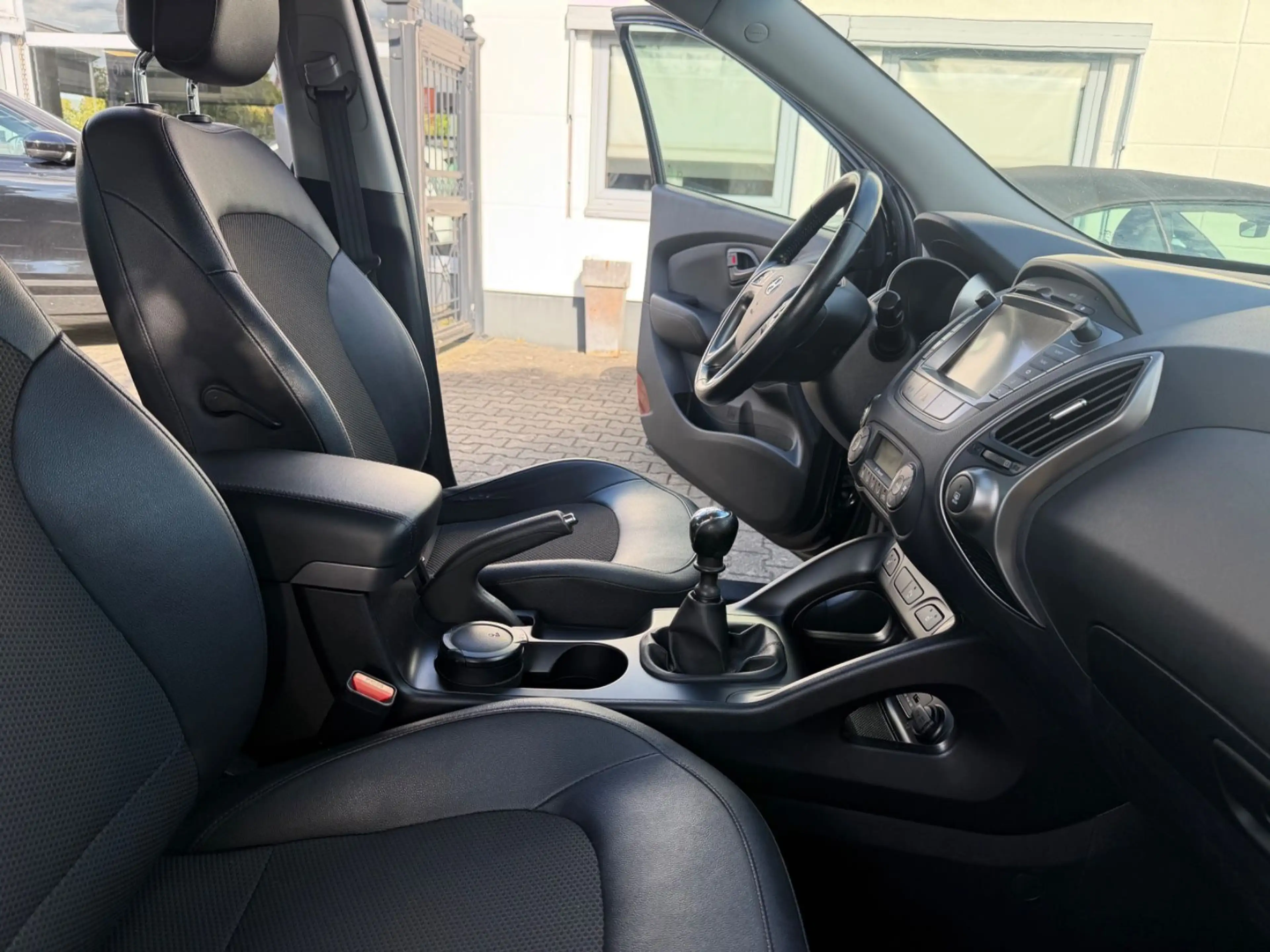Hyundai iX35 FIFA World Cup Edition 2WD — photo 11
