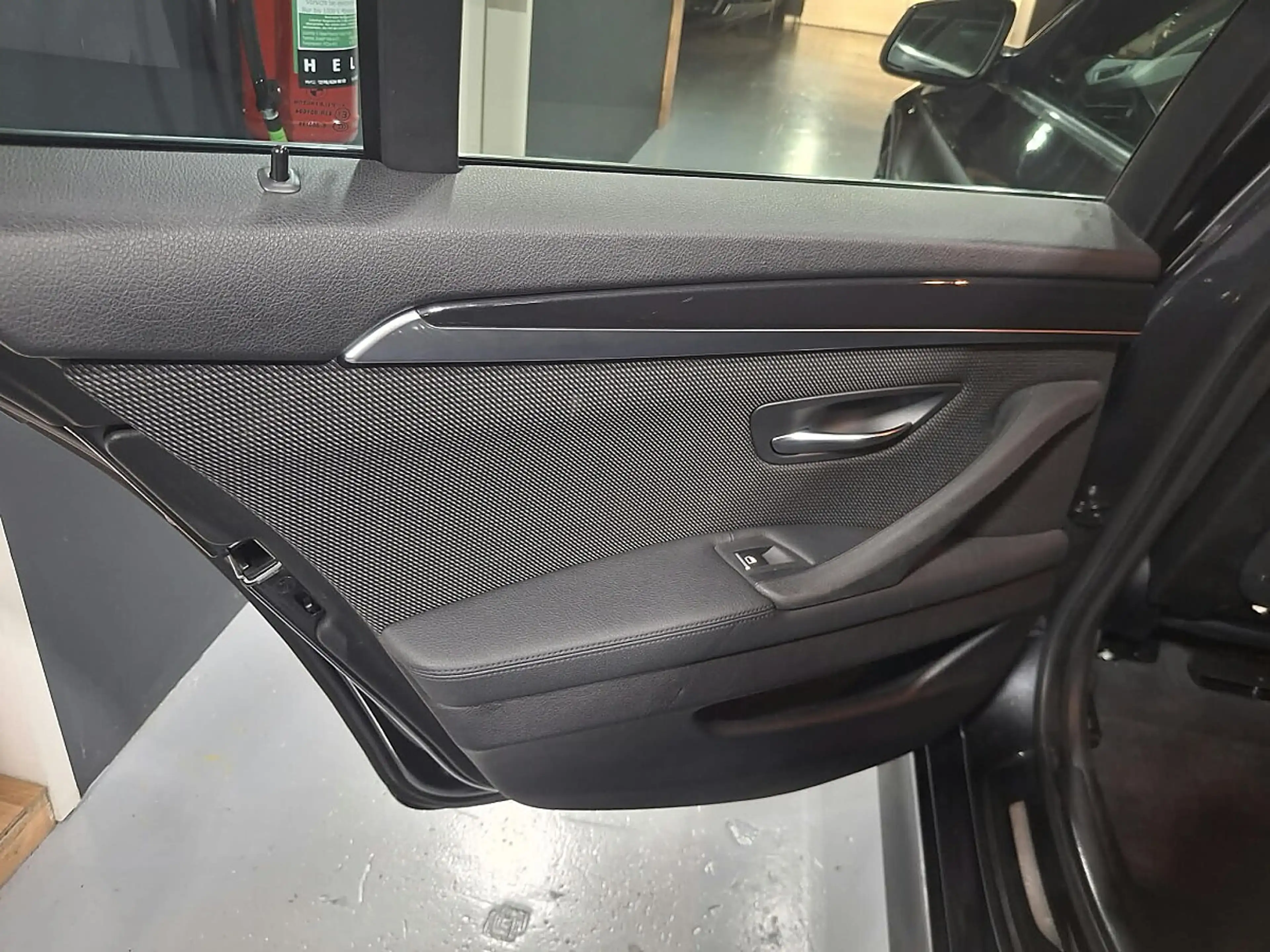BMW 525 d — photo 14