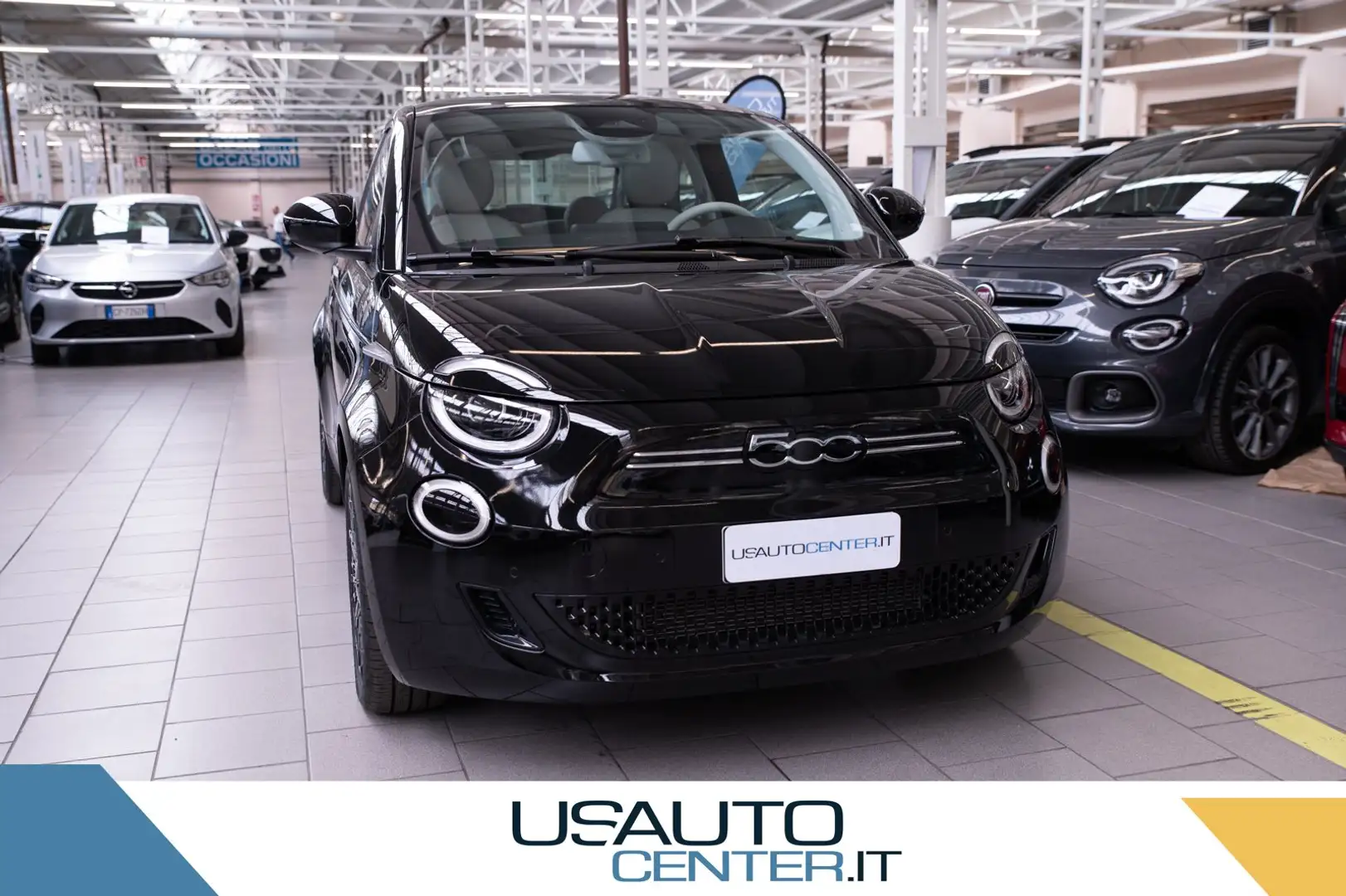 Fiat 500e Nuova 500e Hatchback My23 La Nuova 500 320 Berlina Černá - 2