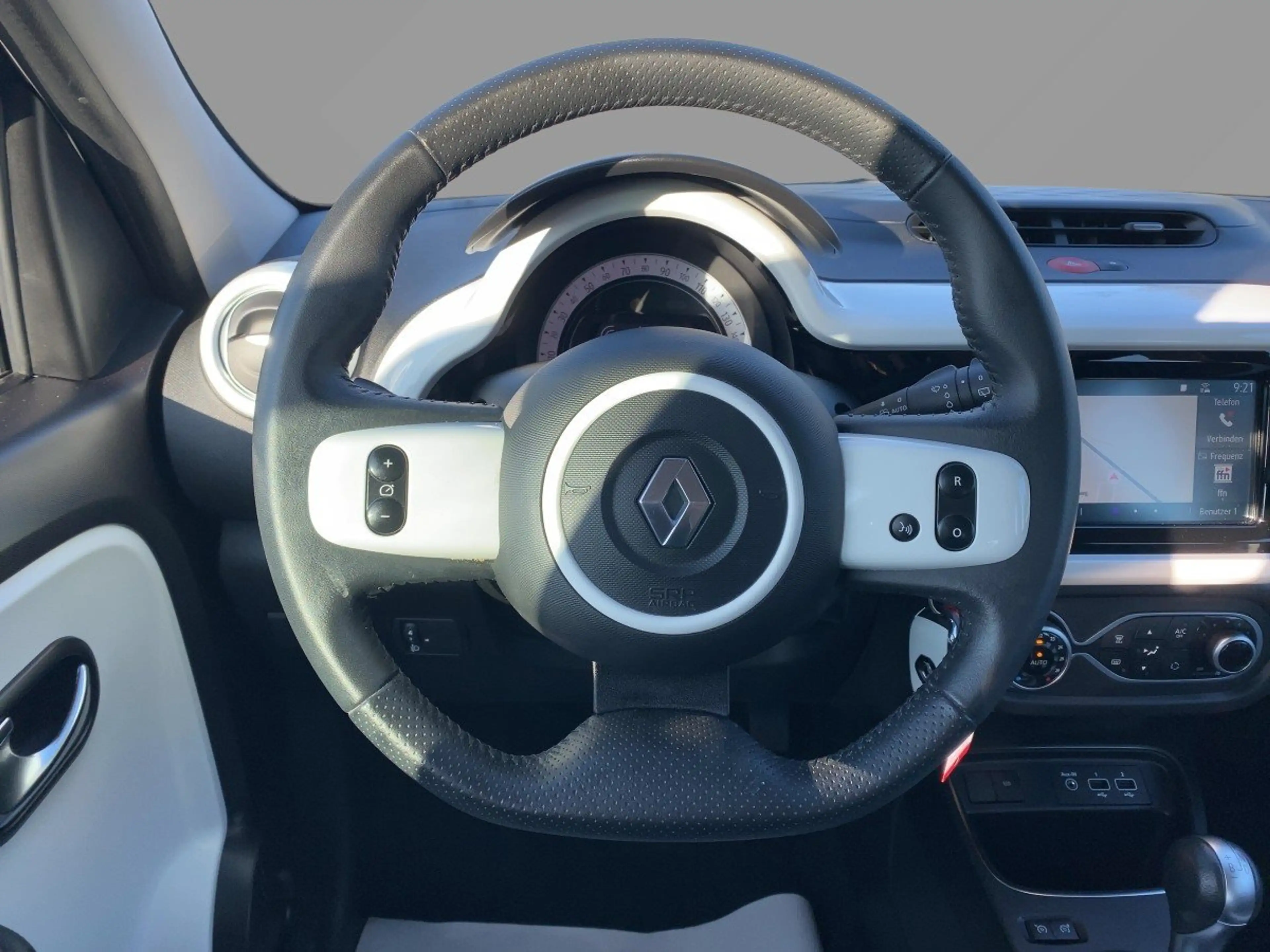 Renault Twingo Intens Electric CAM*LED*NAVI*SHZ*PDC*AUT — photo 11