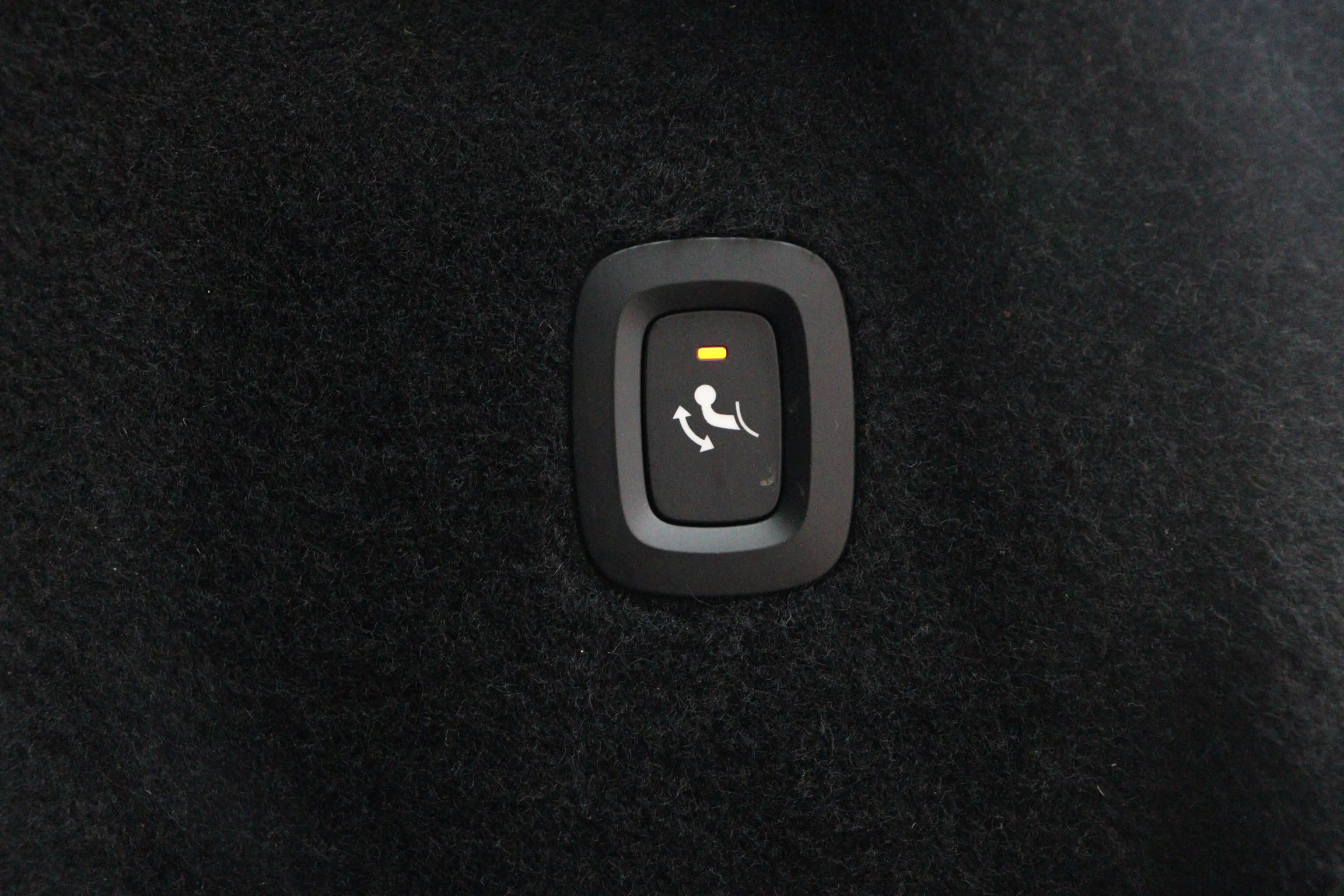 Volvo XC60 2.0 T6 Plug-in hybrid AWD Plus Dark | Pano | Trekh — photo 19