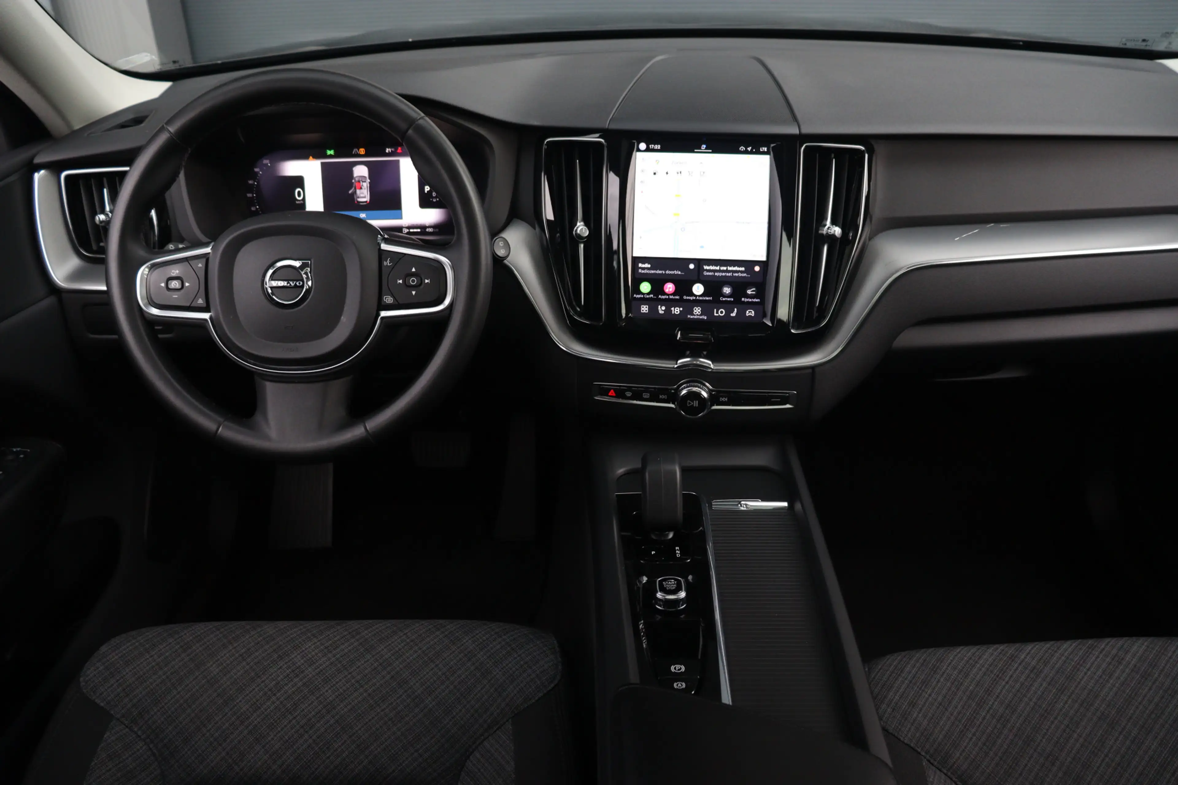 Volvo XC60 2.0 T6 Plug-in hybrid AWD Plus Dark | Pano | Trekh — photo 11