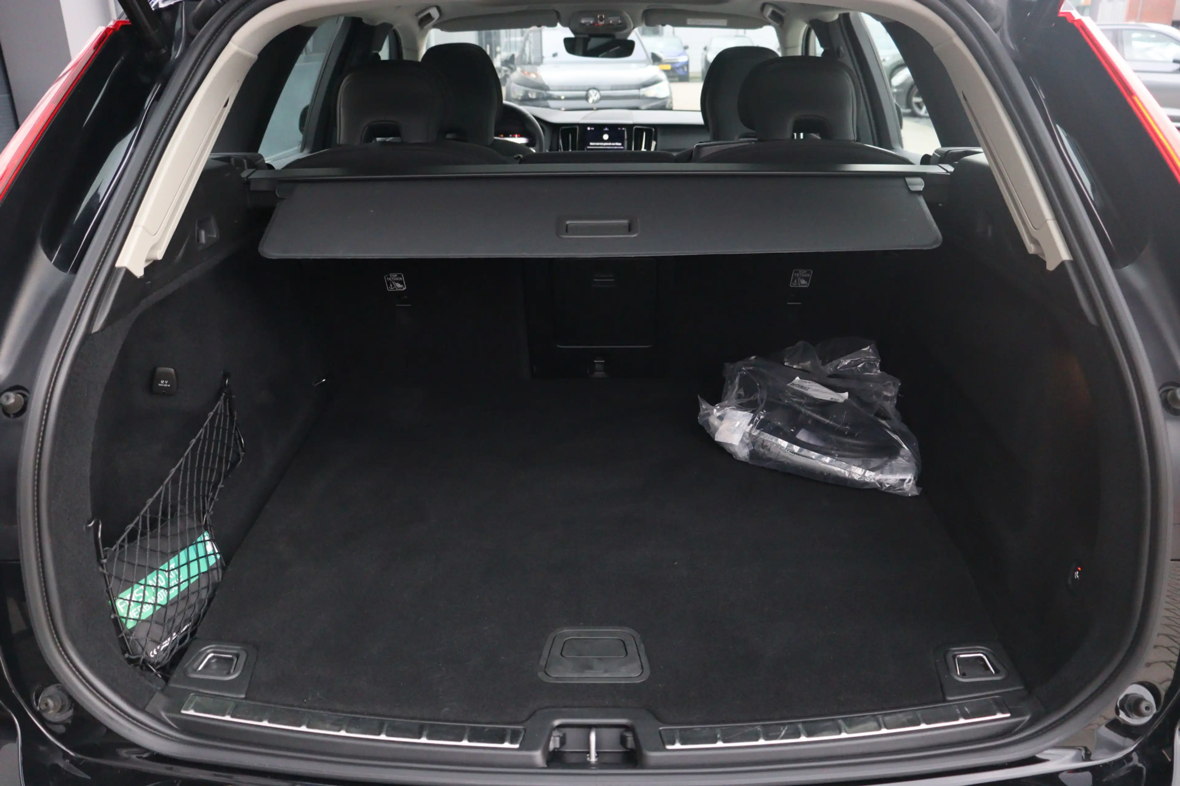 Volvo XC60 2.0 T6 Plug-in hybrid AWD Plus Dark | Pano | Trekh — photo 17