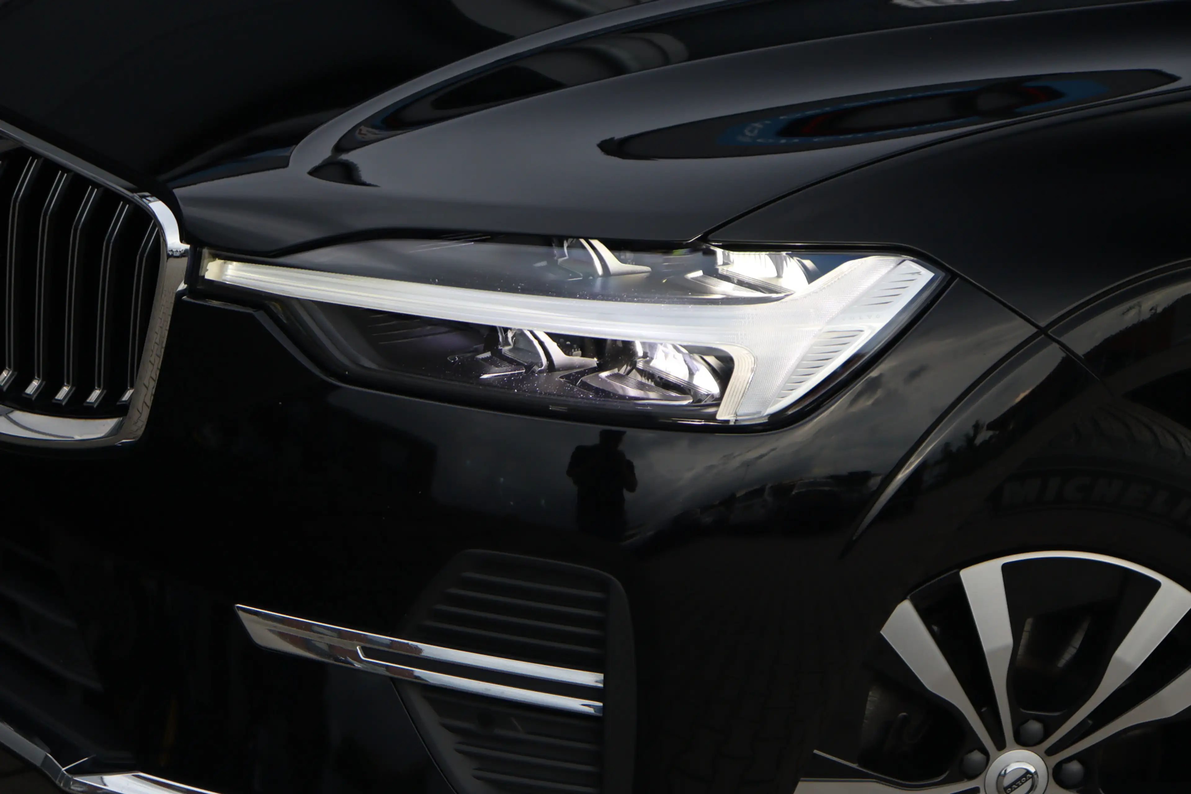 Volvo XC60 2.0 T6 Plug-in hybrid AWD Plus Dark | Pano | Trekh — photo 8