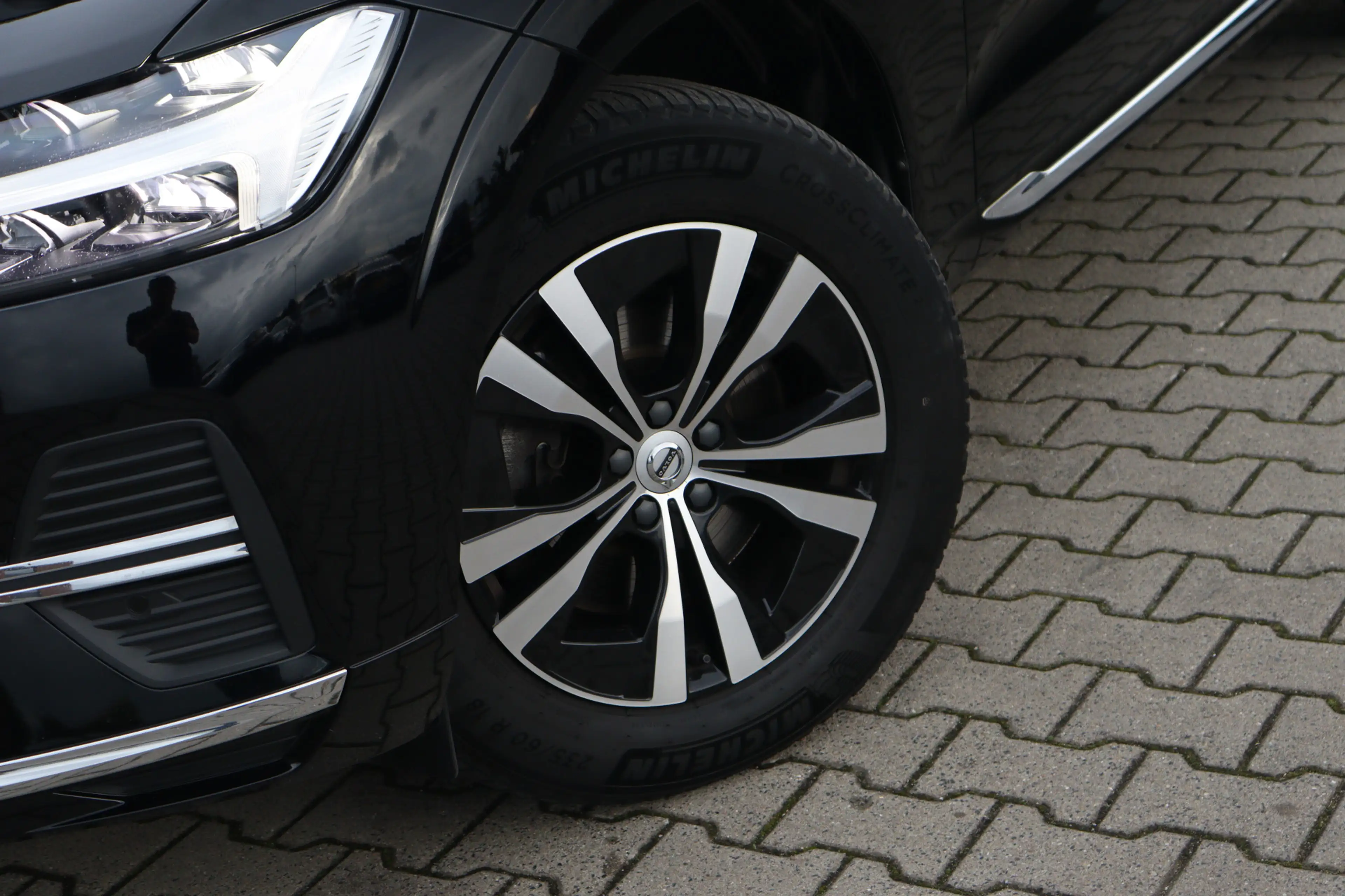 Volvo XC60 2.0 T6 Plug-in hybrid AWD Plus Dark | Pano | Trekh — photo 9