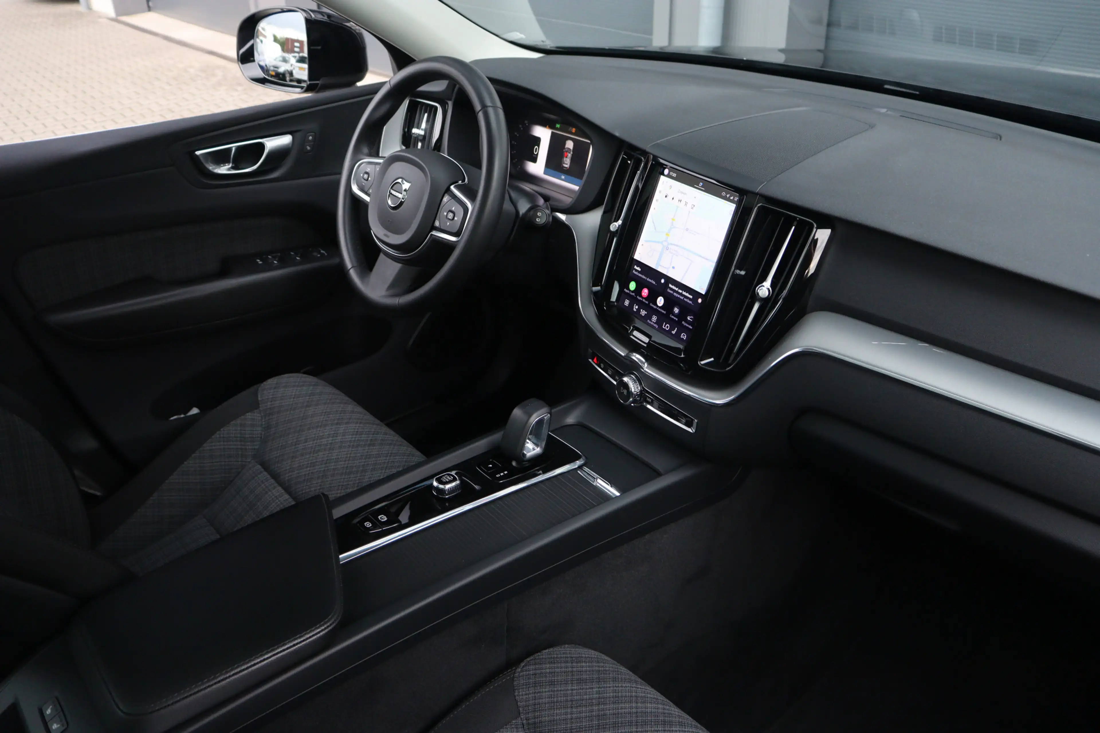 Volvo XC60 2.0 T6 Plug-in hybrid AWD Plus Dark | Pano | Trekh — photo 12