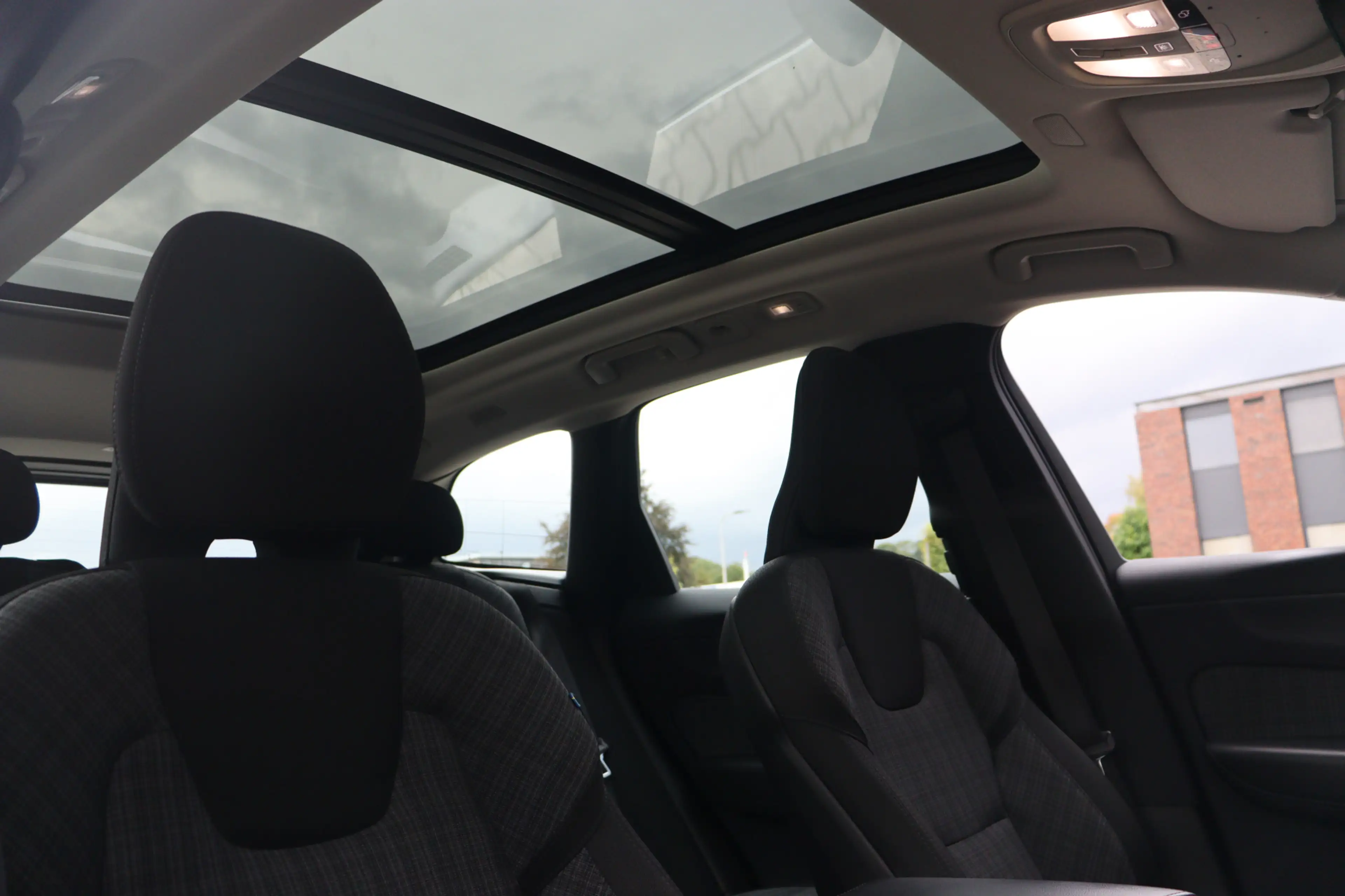 Volvo XC60 2.0 T6 Plug-in hybrid AWD Plus Dark | Pano | Trekh — photo 14