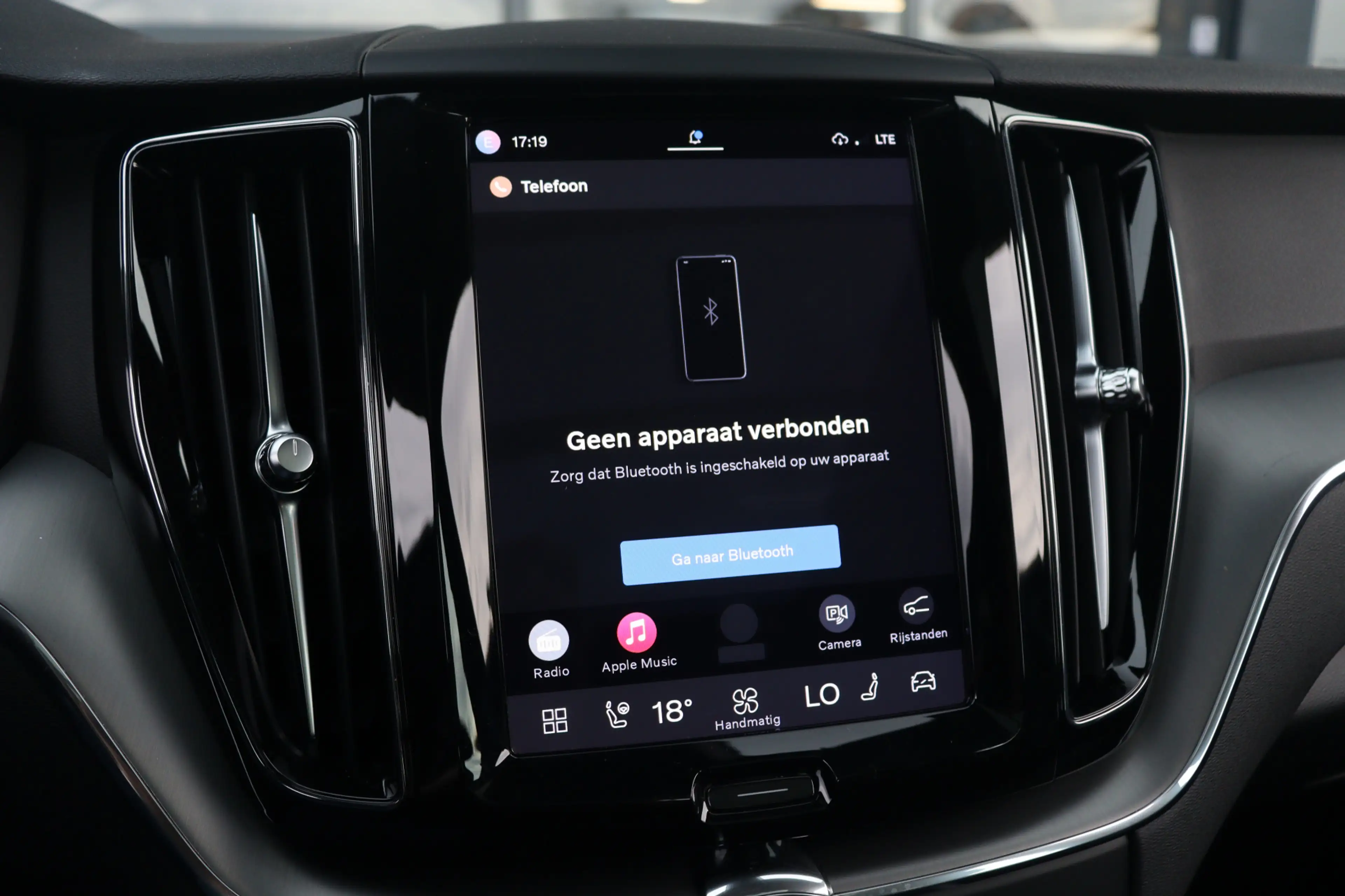Volvo XC60 2.0 T6 Plug-in hybrid AWD Plus Dark | Pano | Trekh — photo 25