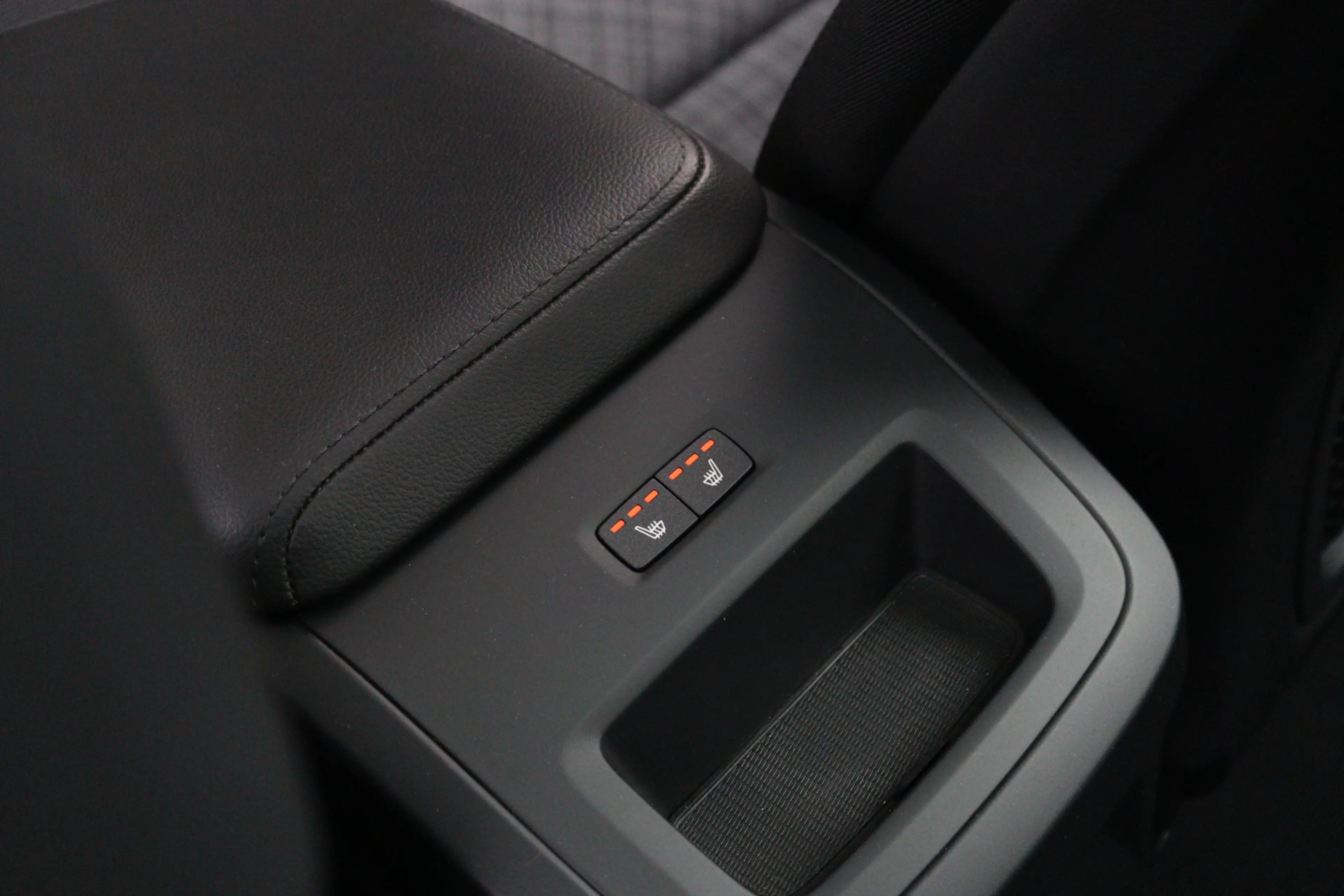 Volvo XC60 2.0 T6 Plug-in hybrid AWD Plus Dark | Pano | Trekh — photo 16