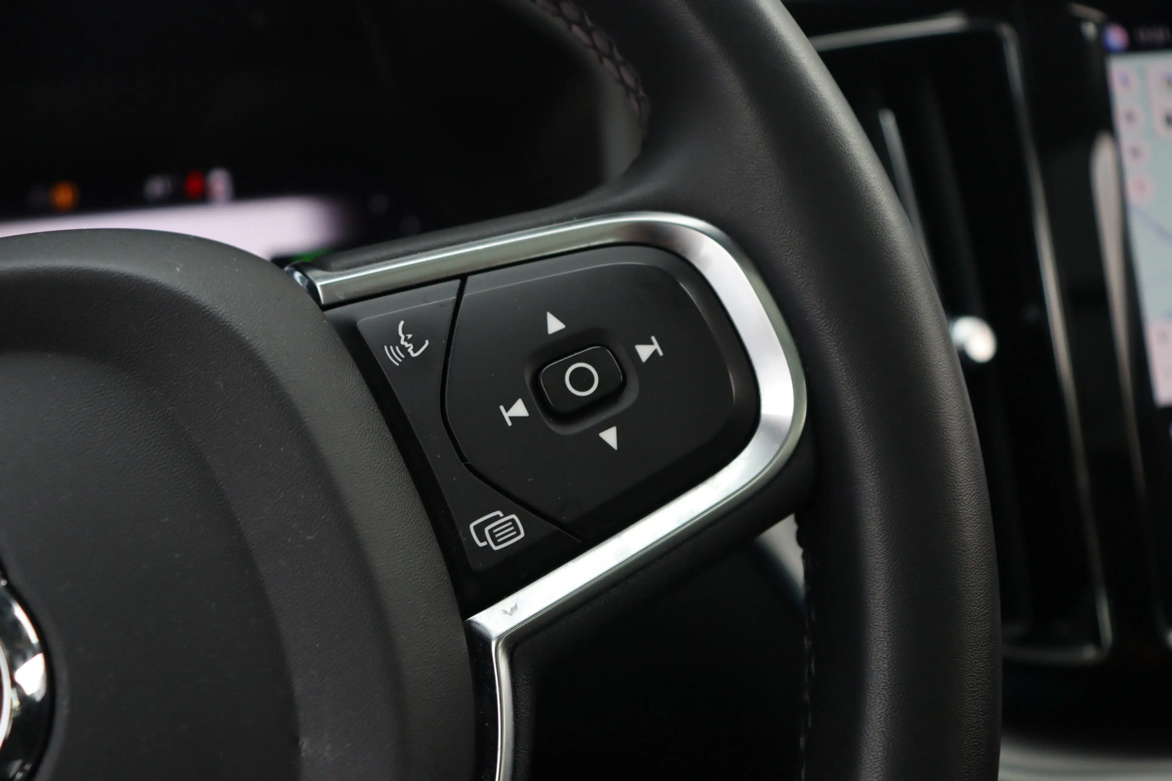 Volvo XC60 2.0 T6 Plug-in hybrid AWD Plus Dark | Pano | Trekh — photo 22