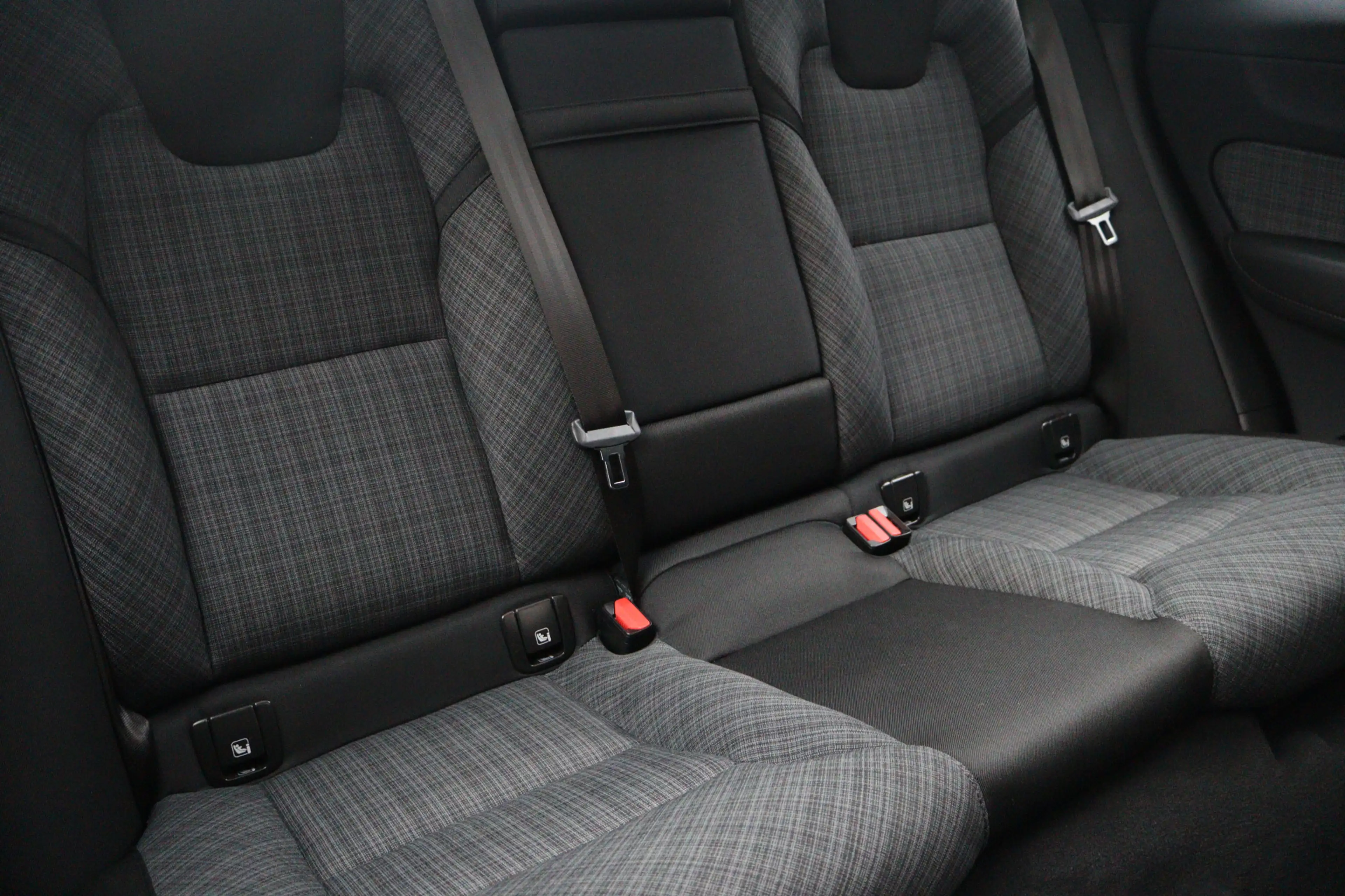 Volvo XC60 2.0 T6 Plug-in hybrid AWD Plus Dark | Pano | Trekh — photo 15
