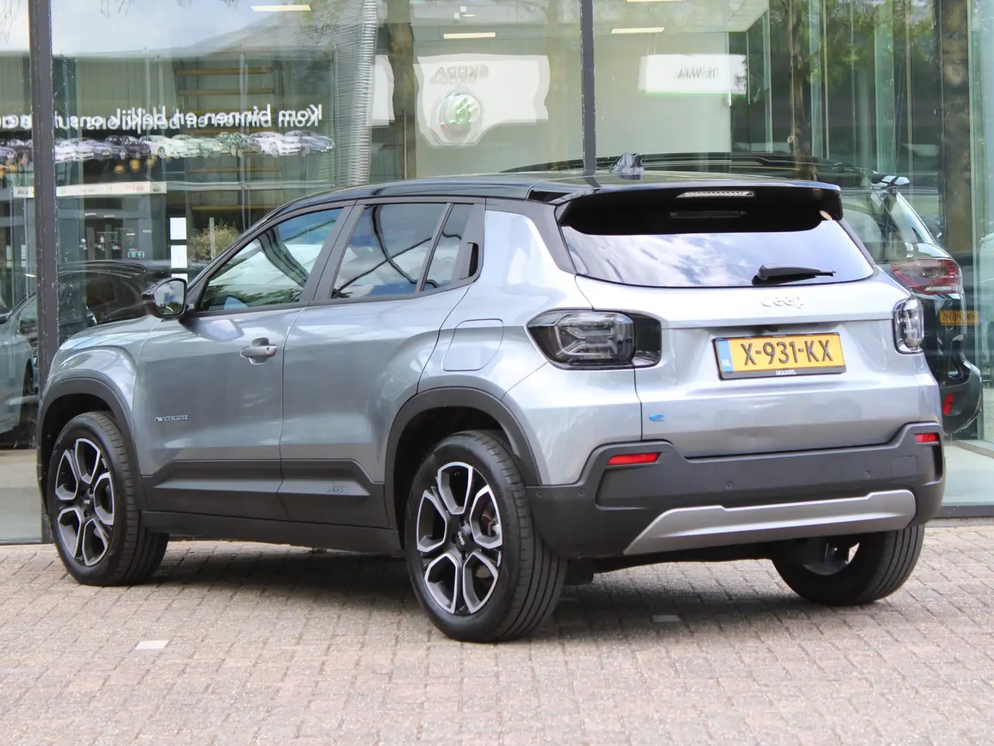 Jeep Avenger 1st Edition 54 kWh | Navi / Camera / Climate Grijs - 2