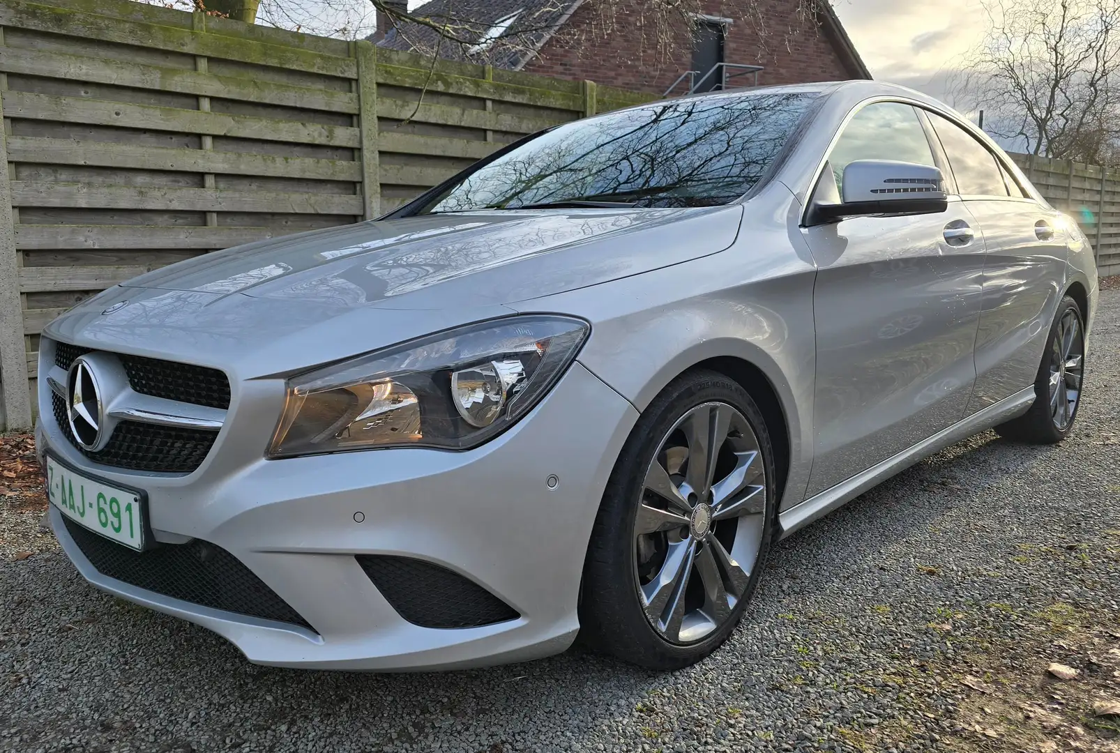 Mercedes-Benz CLA 200 Argent - 1