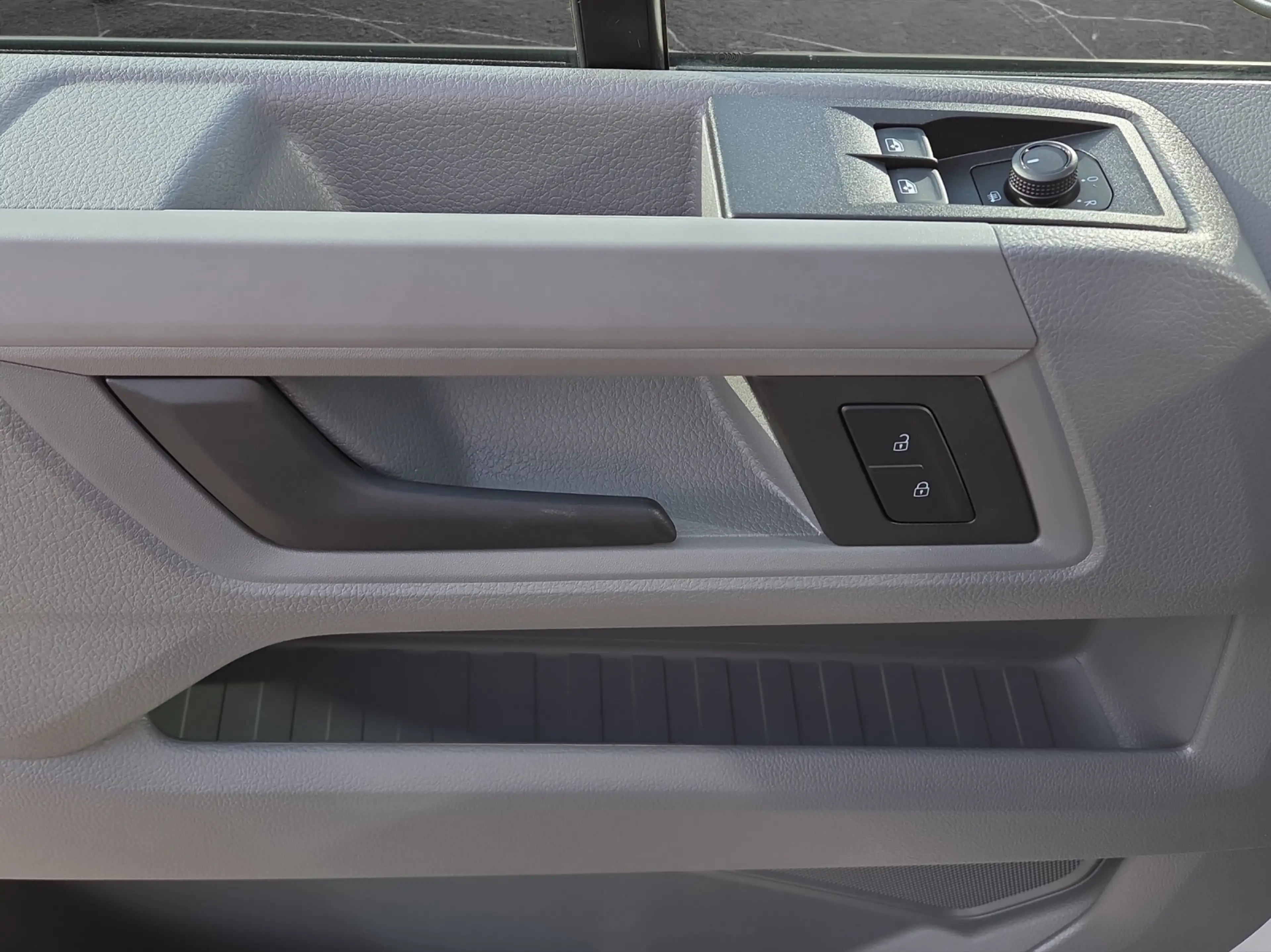 Volkswagen Crafter 35 Kasten 2.0 TDI 4Mo Automatic LR HD L4H3 AHK — photo 6