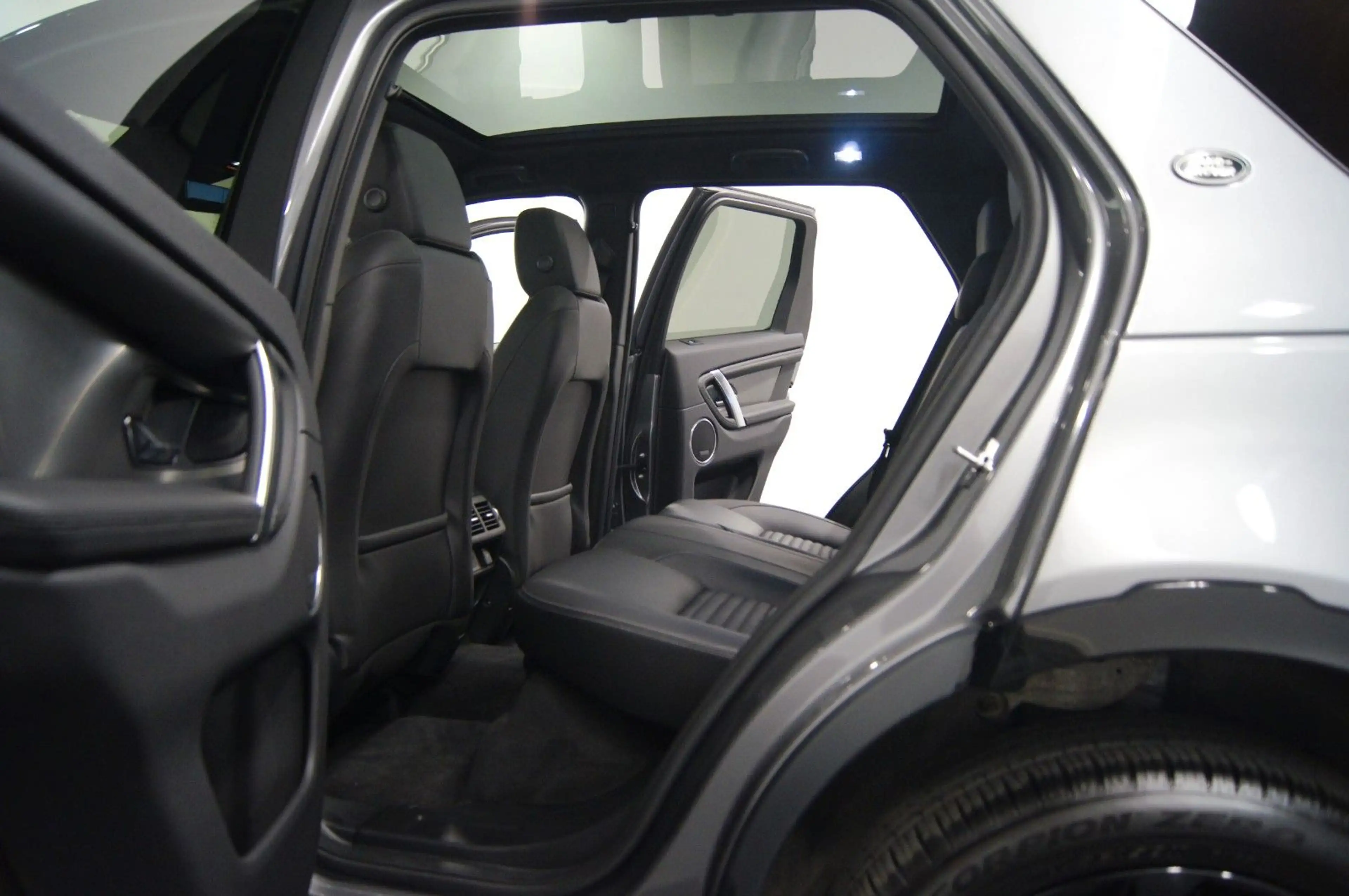 Land Rover Discovery Sport Dynamic SE AWD|PANO|AHK|MERIDIAN — photo 8