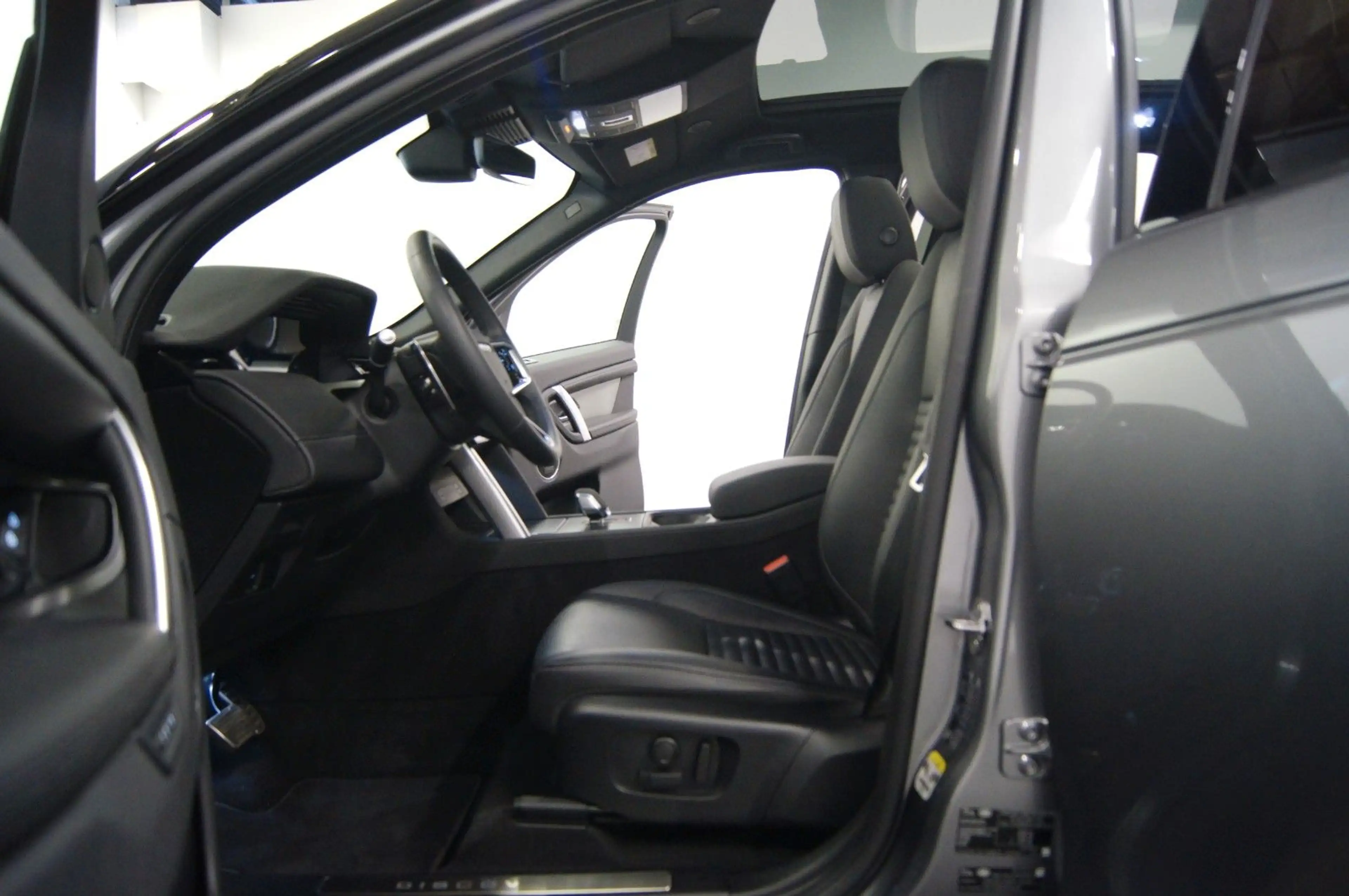 Land Rover Discovery Sport Dynamic SE AWD|PANO|AHK|MERIDIAN — photo 2