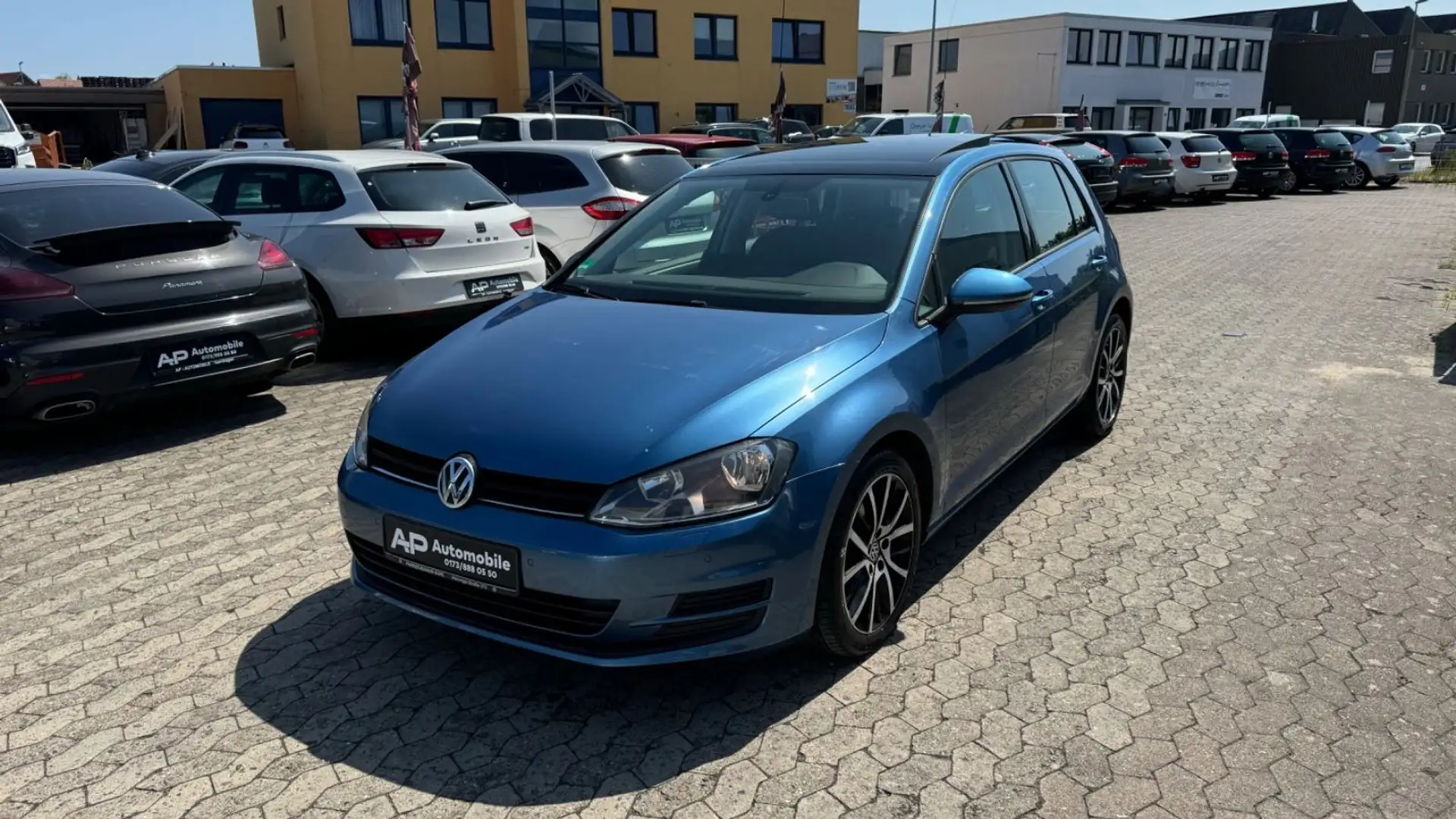 Volkswagen Golf VII Lim. Trendline 3.Hand 119 TKm Tüv Neu Blau - 1