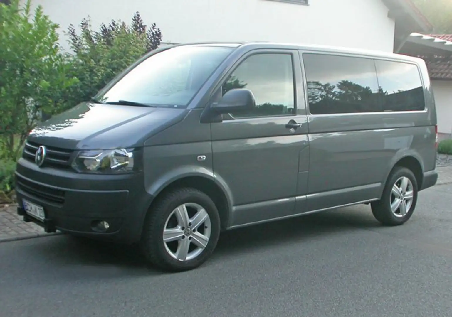 Volkswagen T5 TDI 4MOTION ALLRAD 8-Sitzer, Frontanbau, Mod. 2014 Gri - 1