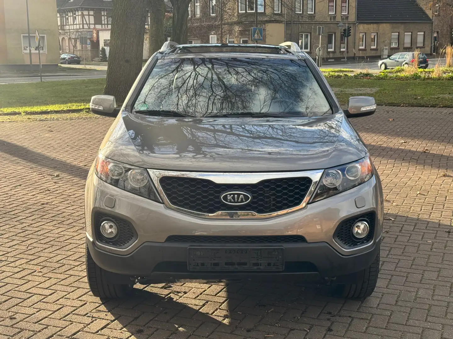 Kia Sorento 4WD TÜV NEU Panoramadach Xenon Leder 8-Reifen Gris - 2