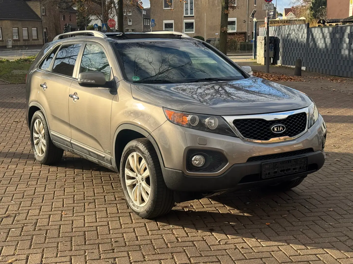 Kia Sorento 4WD TÜV NEU Panoramadach Xenon Leder 8-Reifen Gris - 1