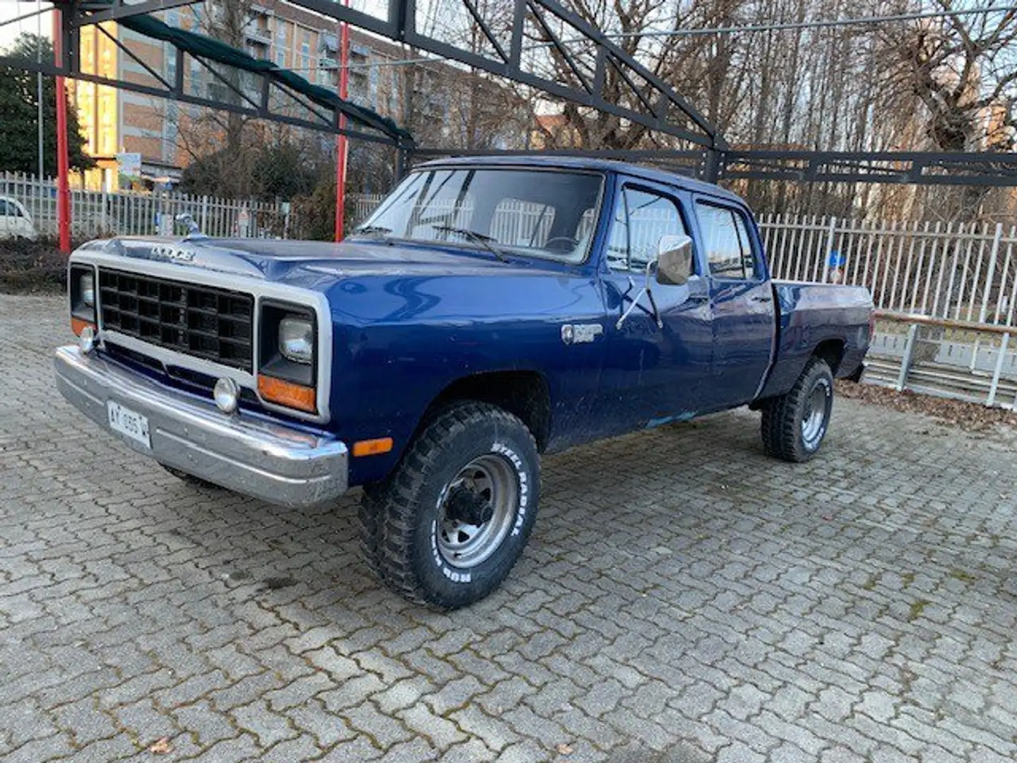Dodge RAM POWER 350 CUSTOM Azul - 1