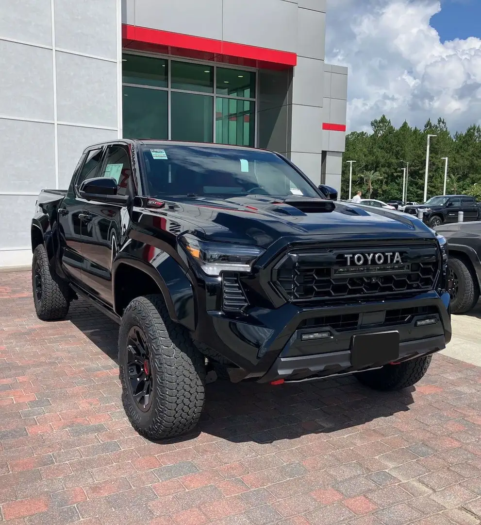 Toyota Tacoma TRD Pro Hybrid T1: 74.900 EURO Negru - 1