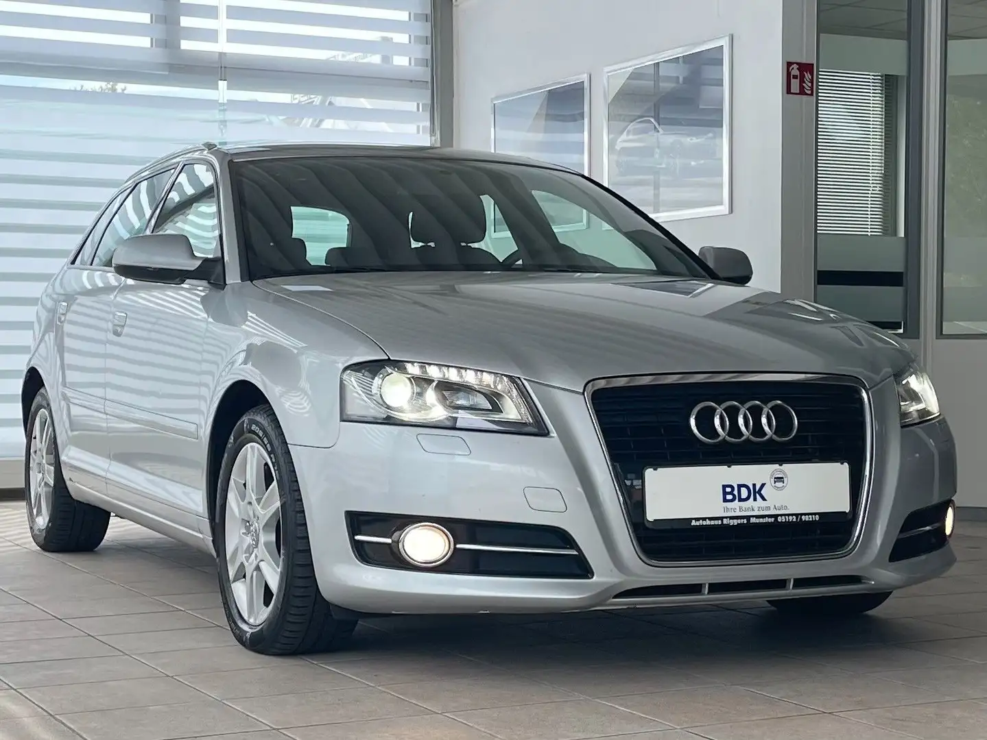 Audi A3 Sportback 1.4 TFSI Aut.  5-Türer Xenon Silber - 1